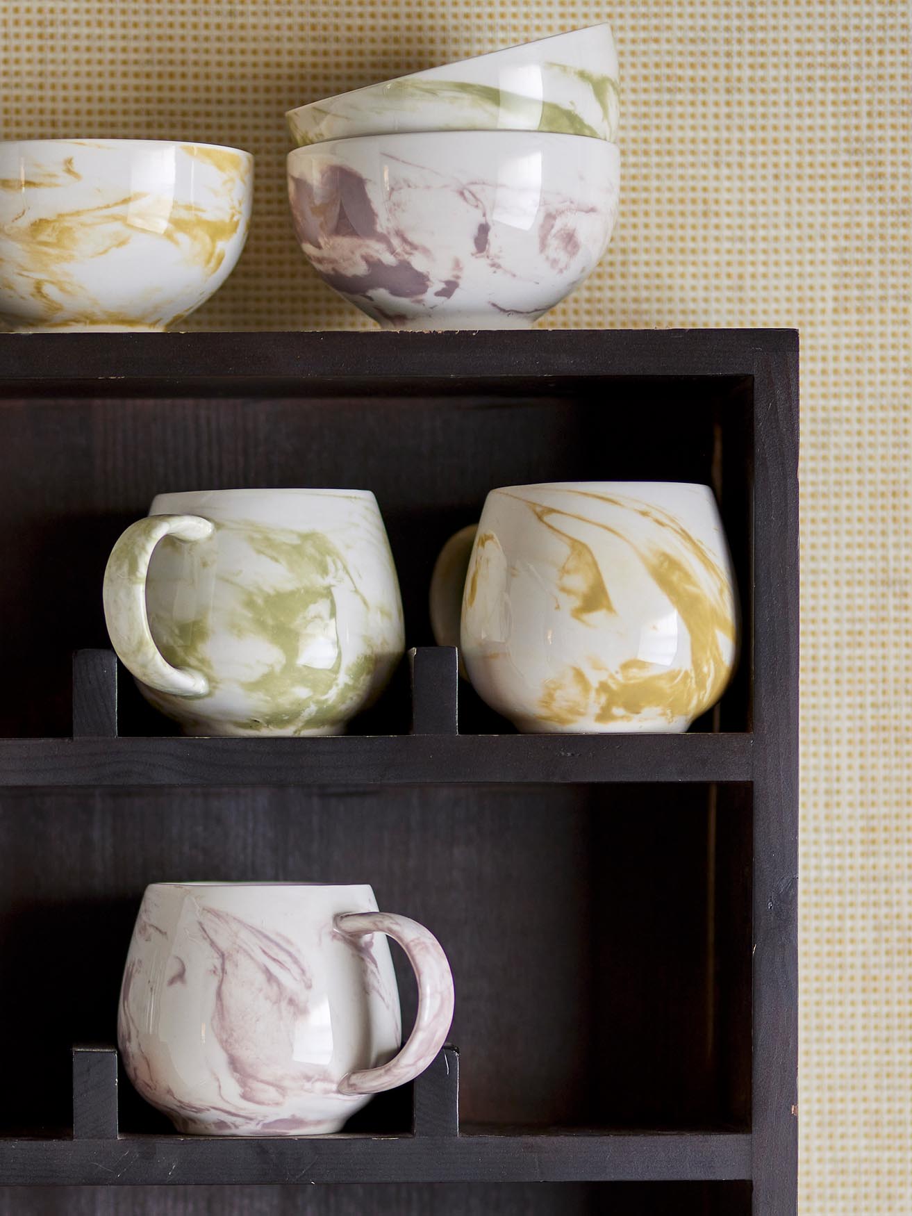 Handgefertigte grüne Steingutschale Palma von Bloomingville.