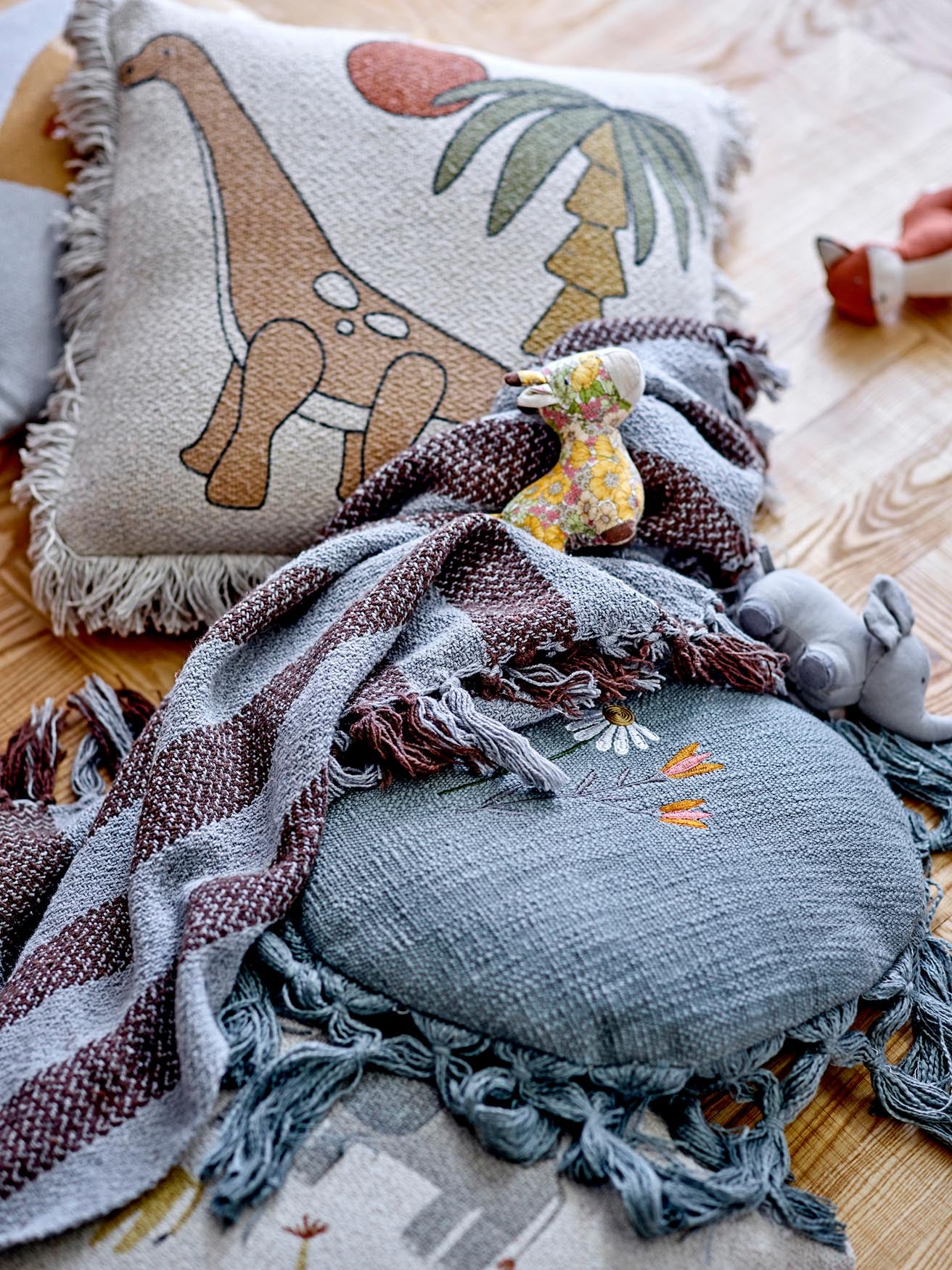 Nann Überwurf Braun: Kuschelige Recycling-Baumwolle von Bloomingville.