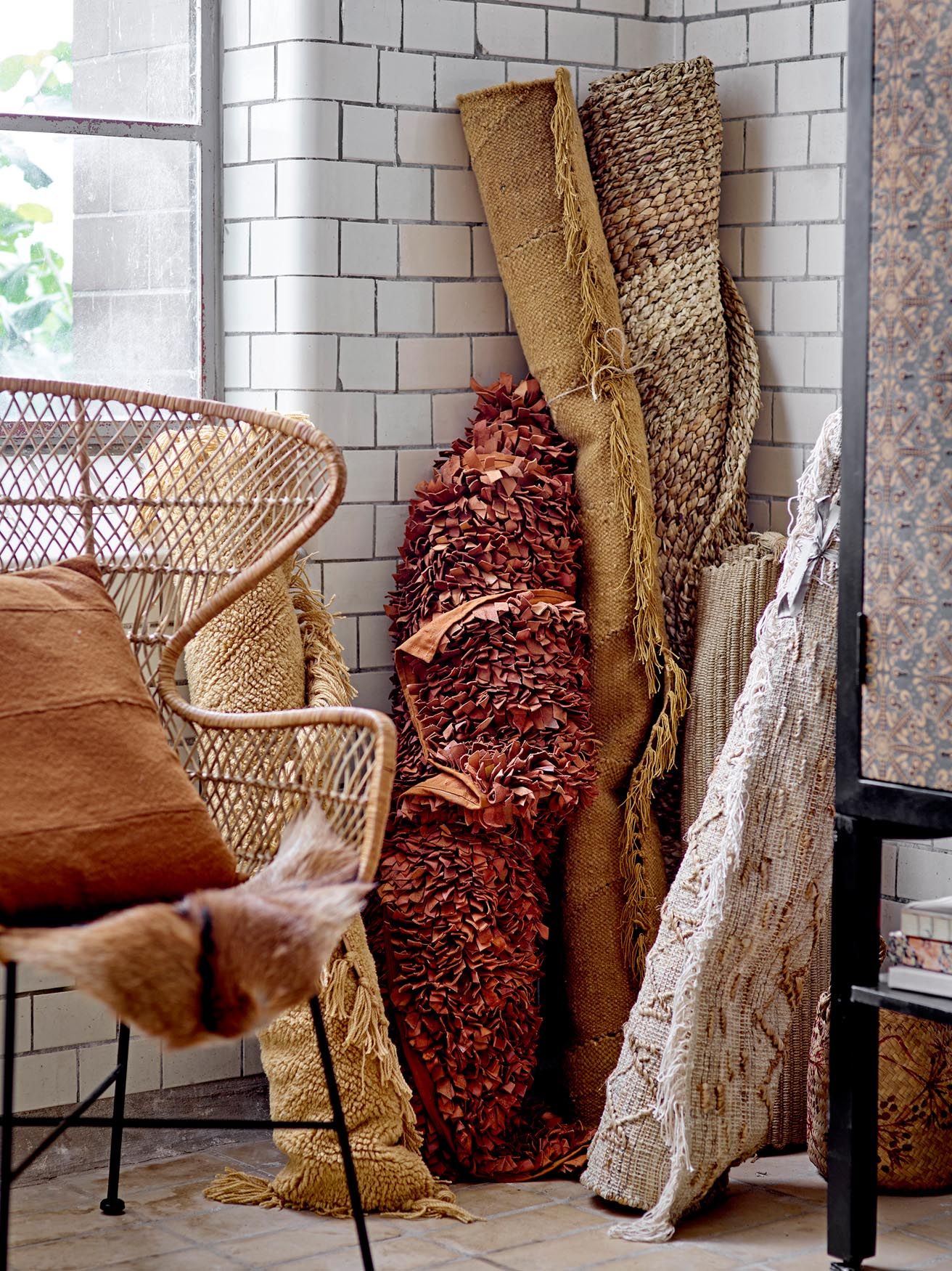 Rustikales Kita Kissen in gebranntem Braun aus 100% Baumwolle, ideal für gemütliche Wohnräume.