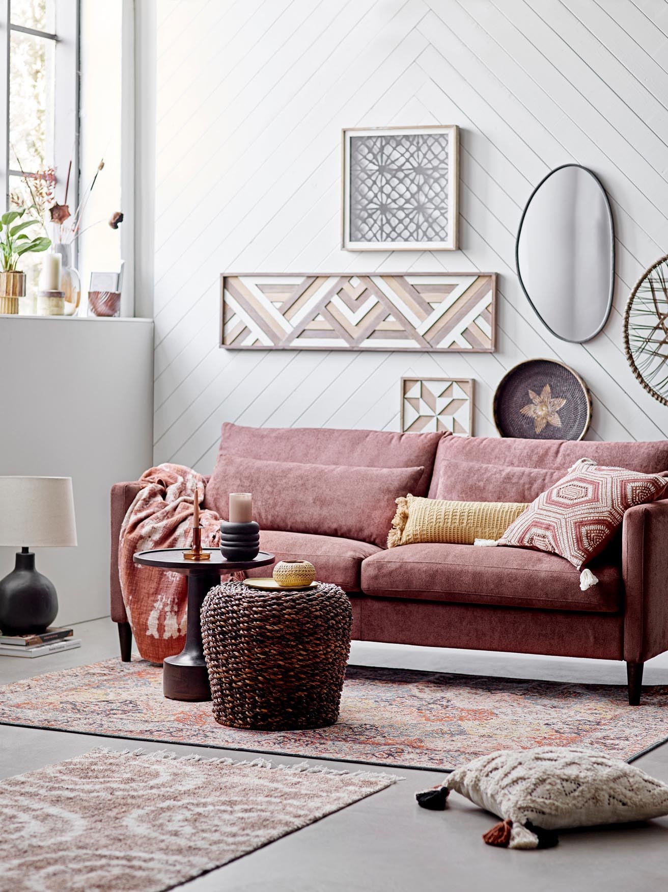 Moderner Faun Spiegel aus Eisen, verleiht jedem Raum Eleganz.