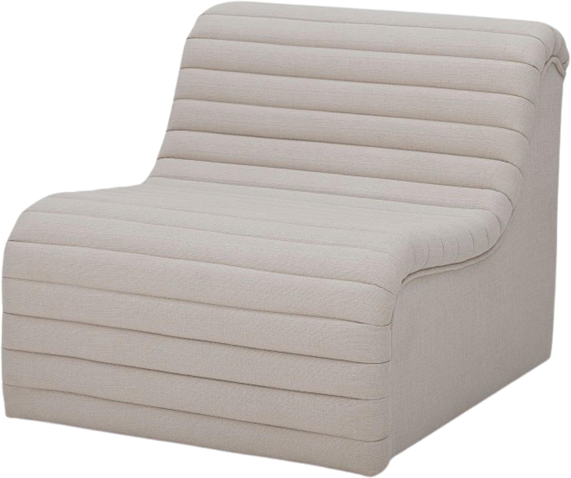 Der Allure Loungesessel von Bloomingville kombiniert natürlichen Polyesterbezug mit elegantem Design für stilvolle Wohnräume.