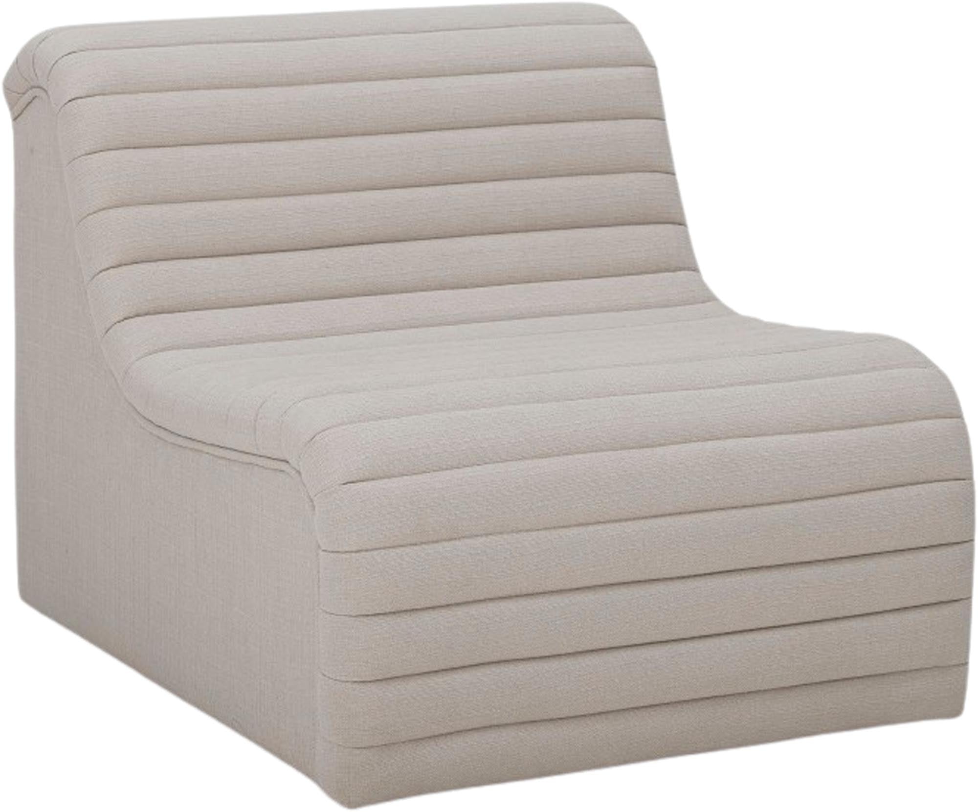 Der Allure Loungesessel von Bloomingville besticht durch seinen natürlichen Polyesterbezug und modernes, stilvolles Design.