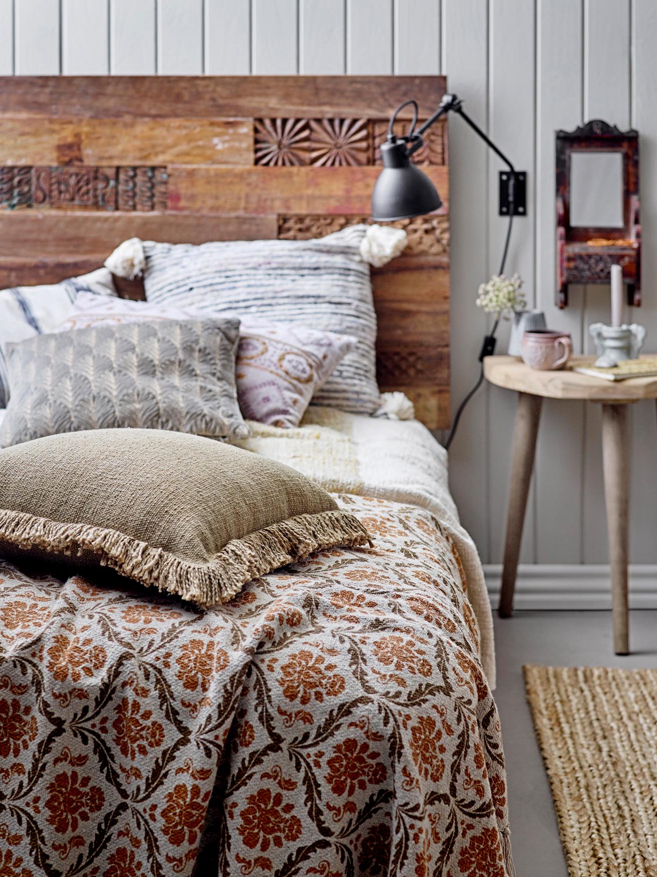 Elegantes Rilo Kopfteil aus Naturholz, nachhaltig und stilvoll.