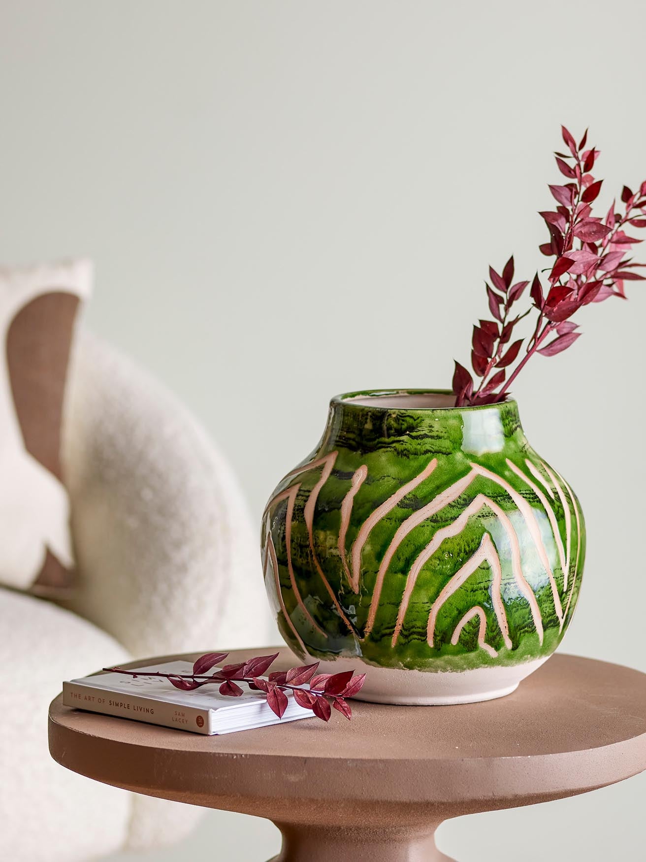 Eliya Vase Grün: Handgefertigte Steingut-Eleganz von Creative Collection.