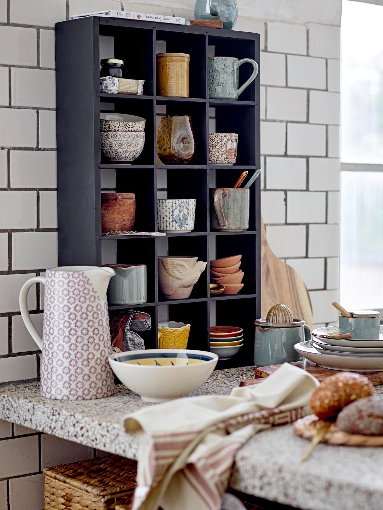 Elegante Tonia Tasse in Blau aus hochwertigem Steingut von Bloomingville.