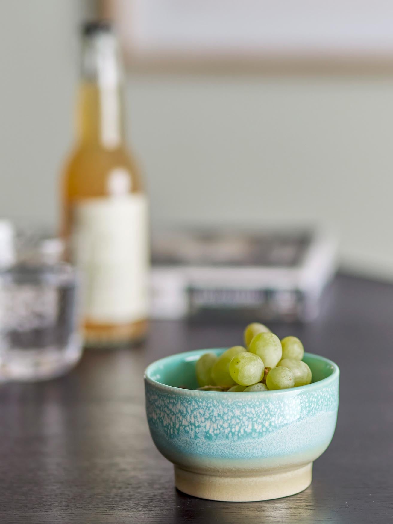 Stilvolle grüne Steingutschale Safie von Bloomingville für Ihr Heim.