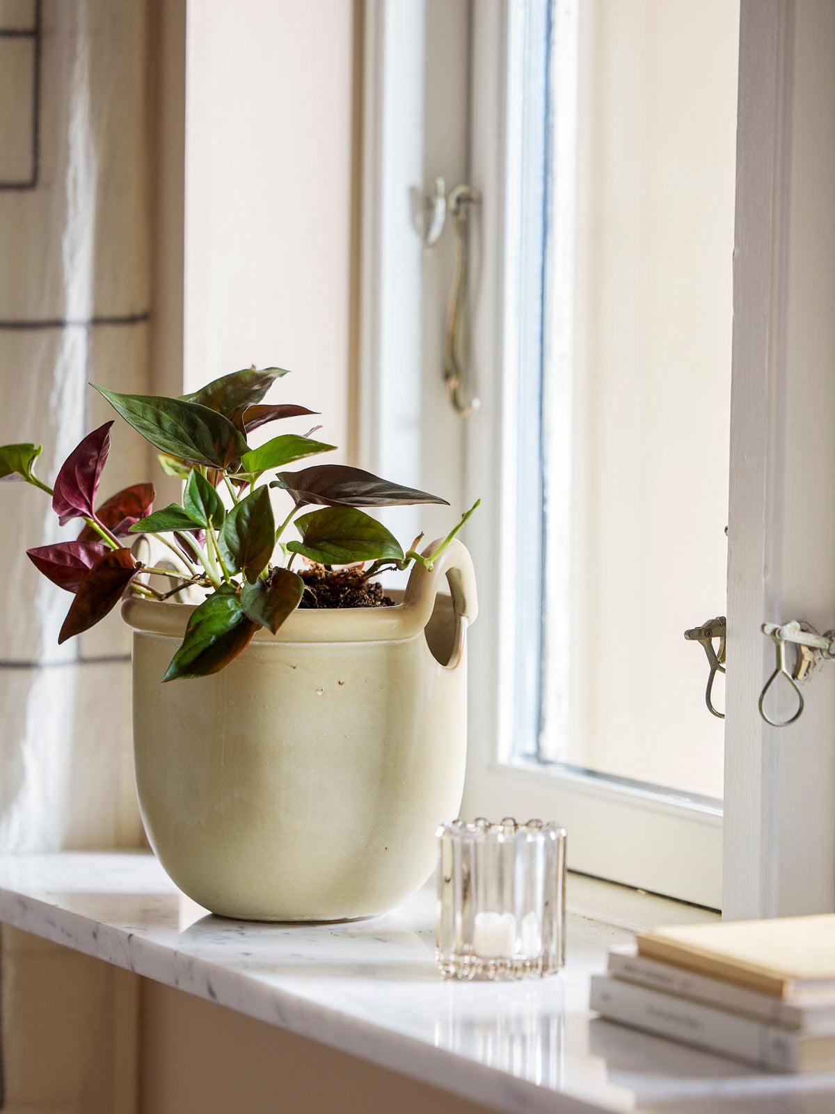 Janti Blumentopf, Grau, Steingut in Grey präsentiert im Onlineshop von KAQTU Design AG. Blumentopf ist von Bloomingville