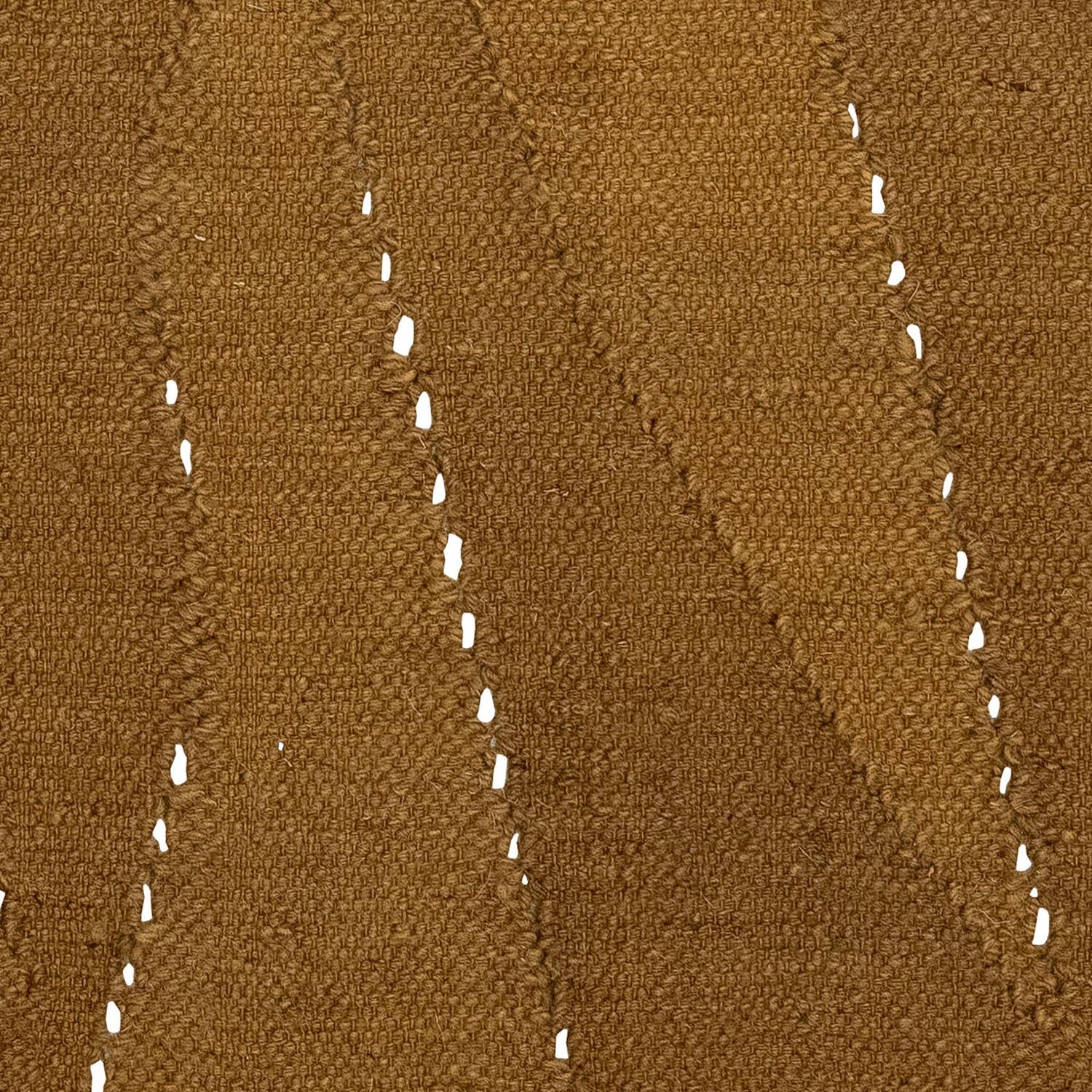 Entdecken Sie den stilvollen Zola Teppich von Bloomingville in warmem Braun. Aus Wolle und Baumwolle gefertigt, vereint er Komfort und modernes Design.