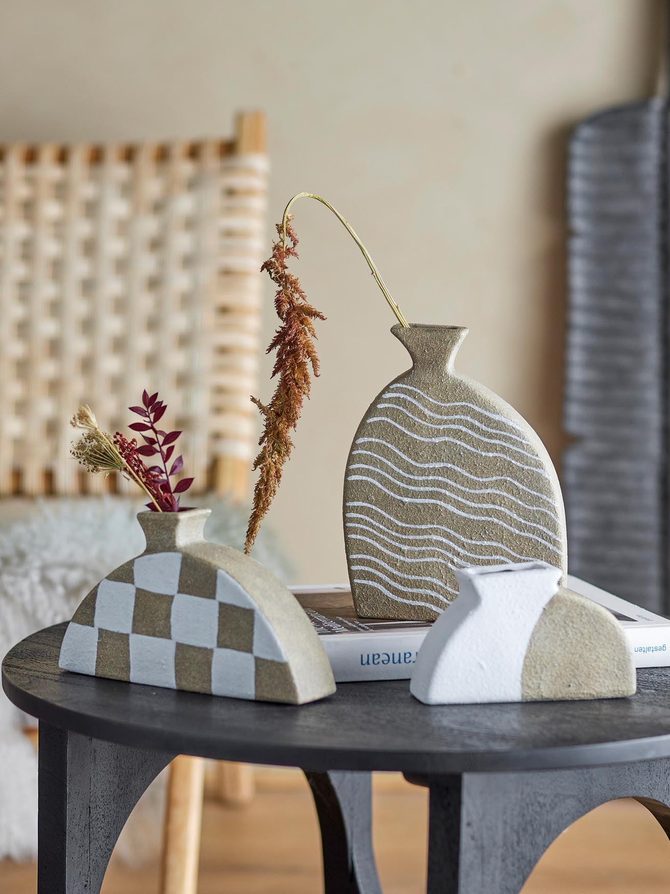 Nezha Deko-Vase: Handgefertigte Terrakotta in natürlichem Design.