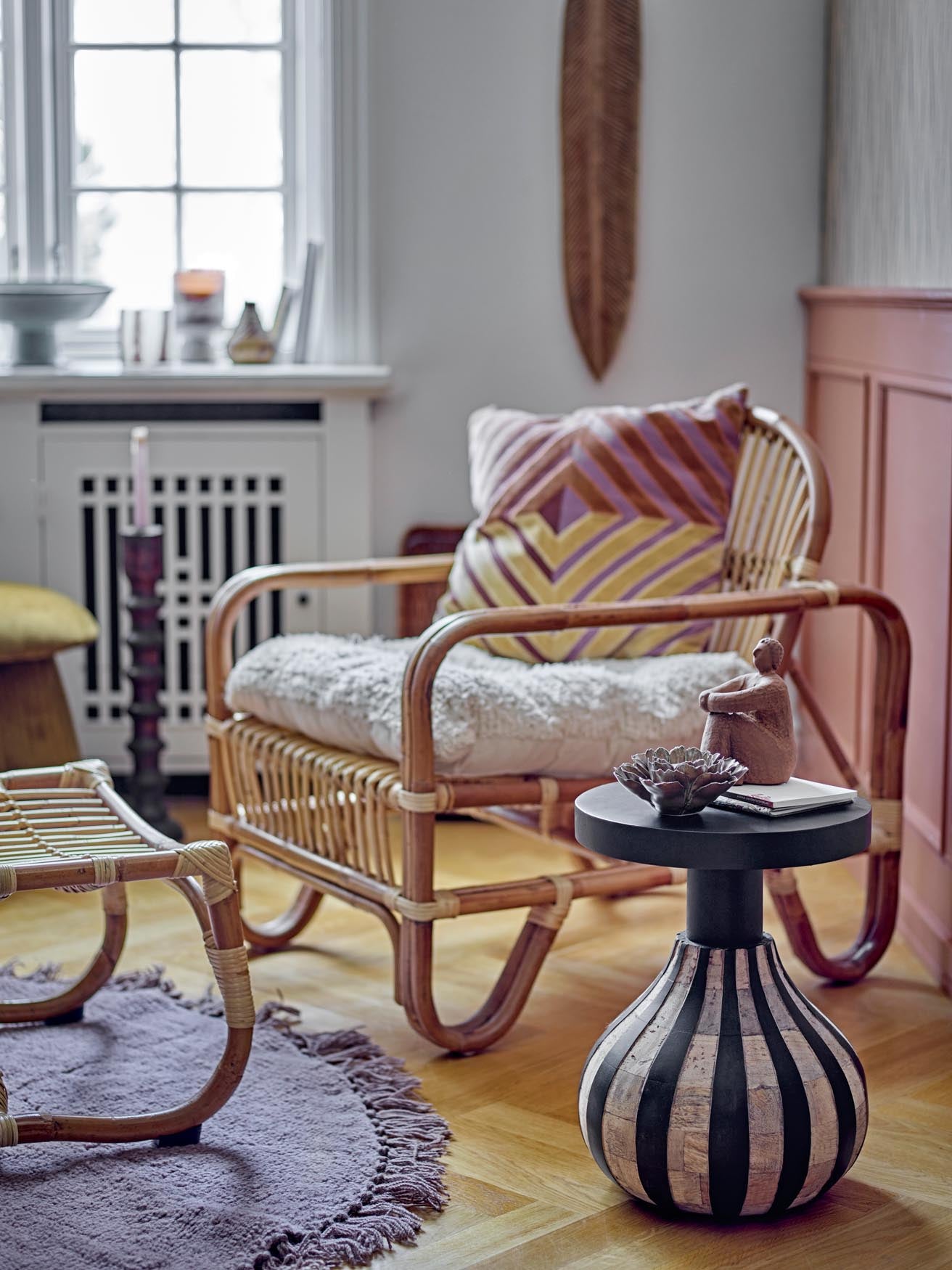 Entdecken Sie das Fatuma Kissen von Bloomingville: Hochwertige Baumwolle, stilvolles Design, perfekt für gemütliche Wohnräume und vielseitige Kombinationen.