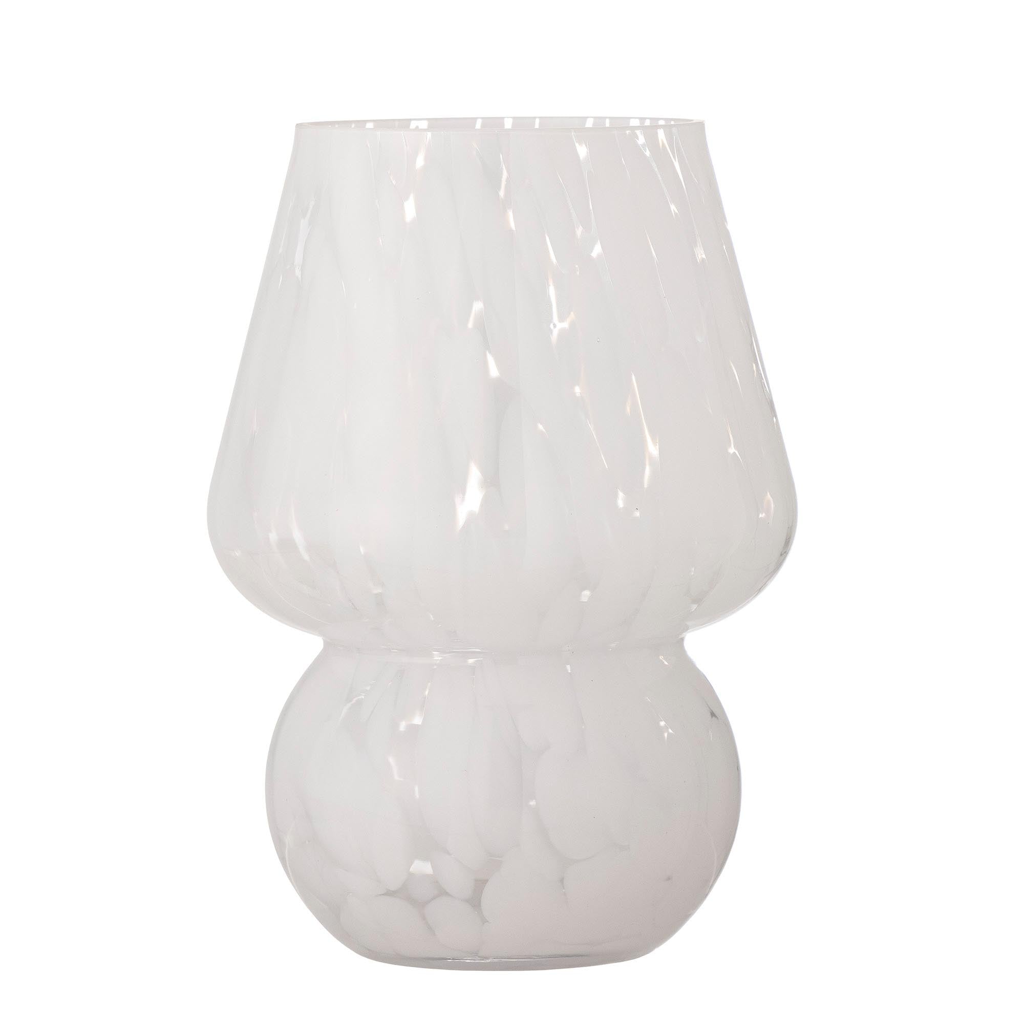 Elegante Halim Vase aus weissem Glas von Bloomingville: Funktionalität trifft auf ästhetisches Design, ideal für Blumen und Dekoration.