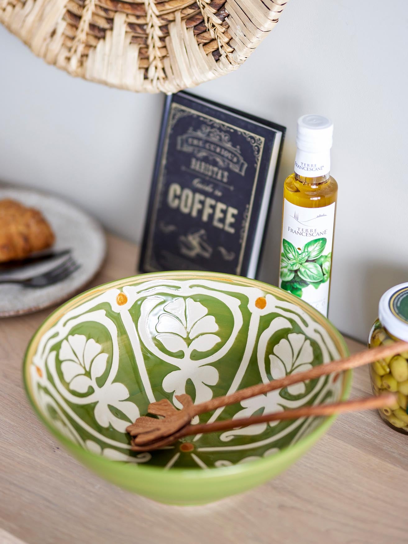 Handgefertigte grüne Steingutschale Heikki von Bloomingville.