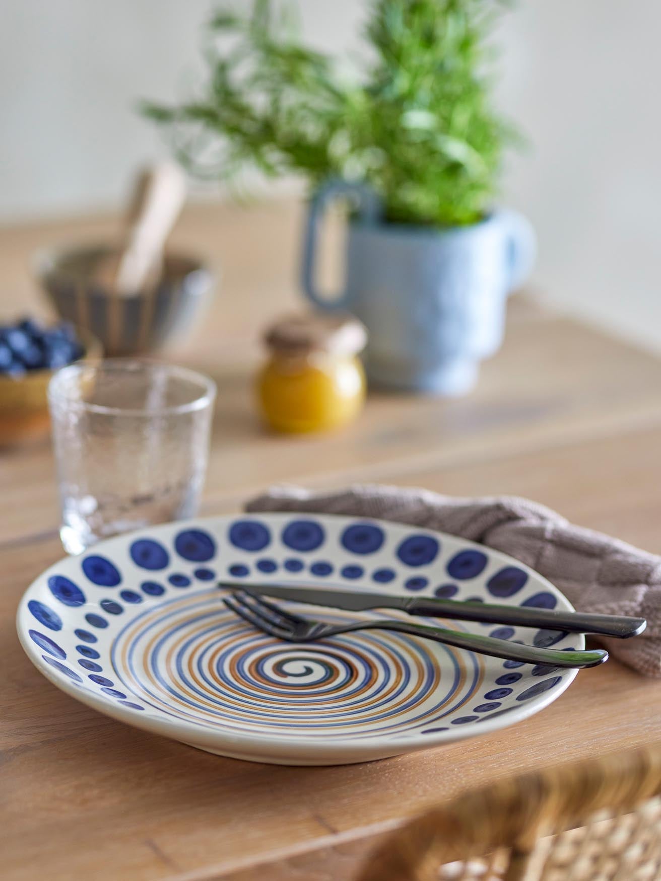 Shama Teller Orange: Elegantes Steingut von Bloomingville.