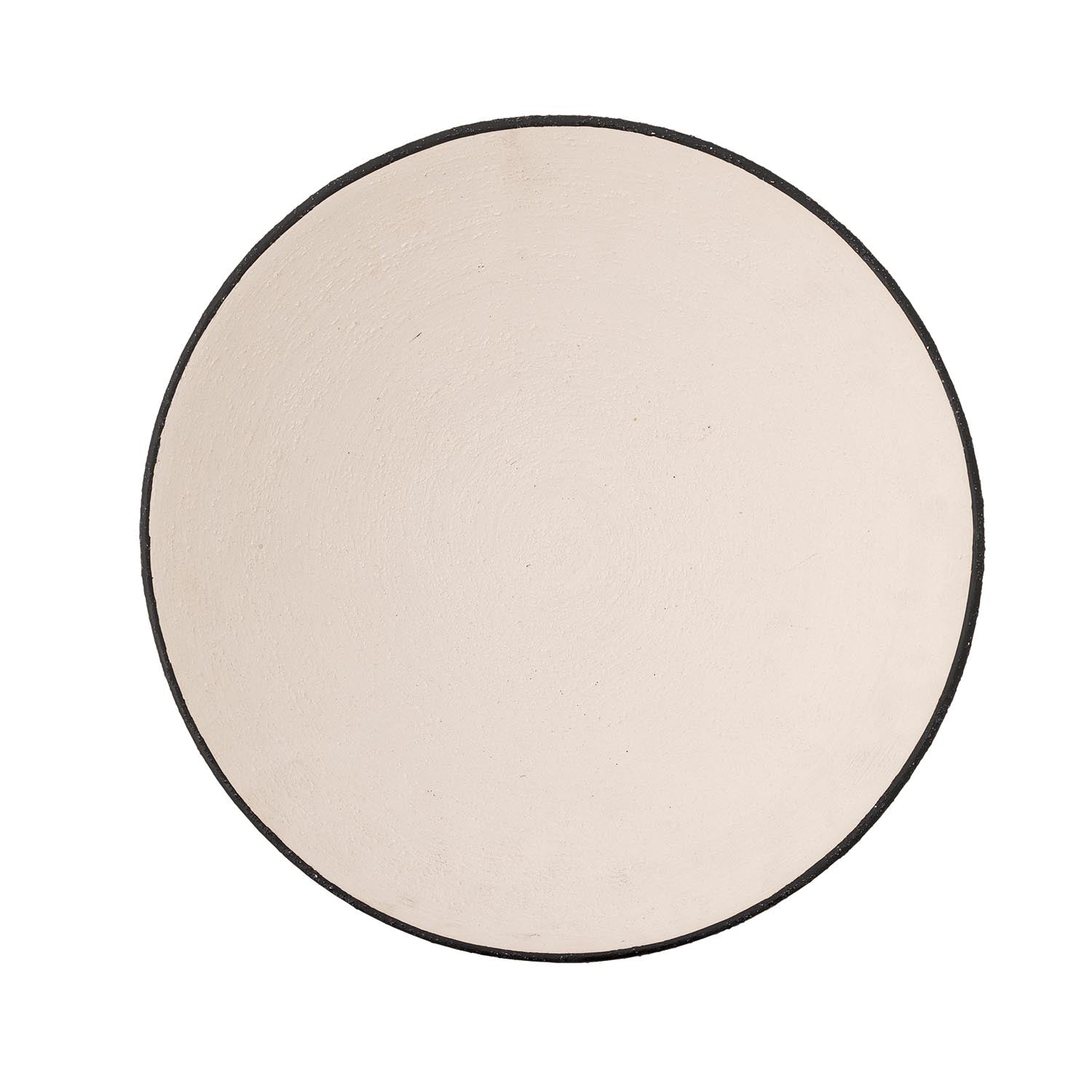 Die Mayotte Sockelschale von Bloomingville aus schwarzem Steingut überzeugt mit stilvollem Design und vielseitiger Funktionalität.