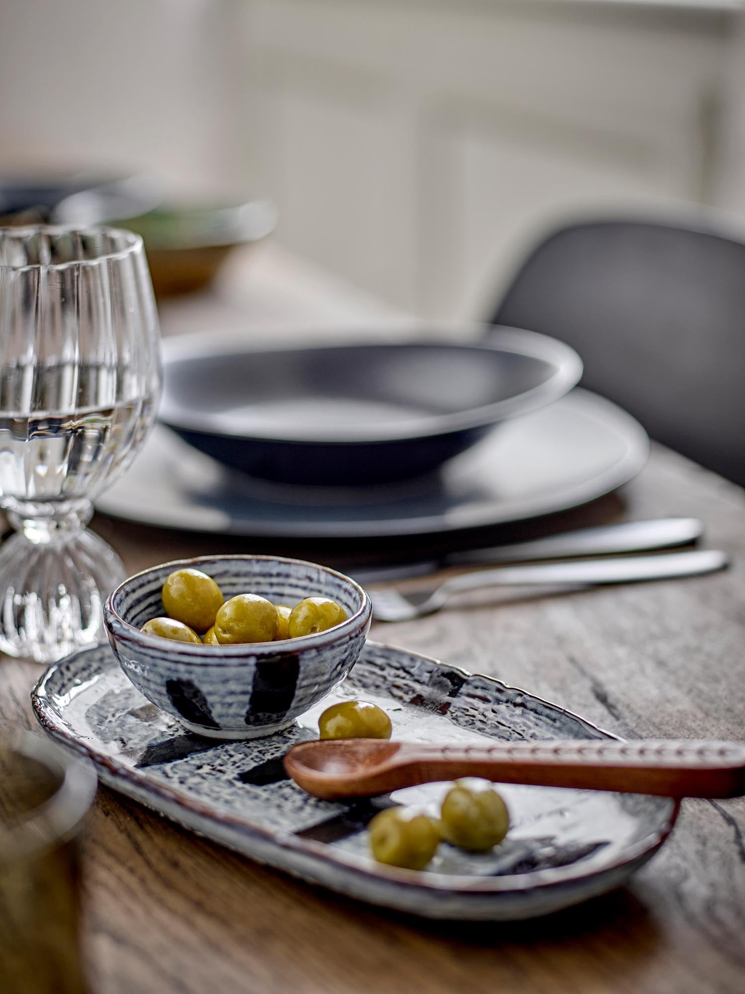 Stilvolles Taurin Weinglas aus klarem Glas von Bloomingville, perfekt für elegantes Ambiente und zeitgemässe Tischdekoration.