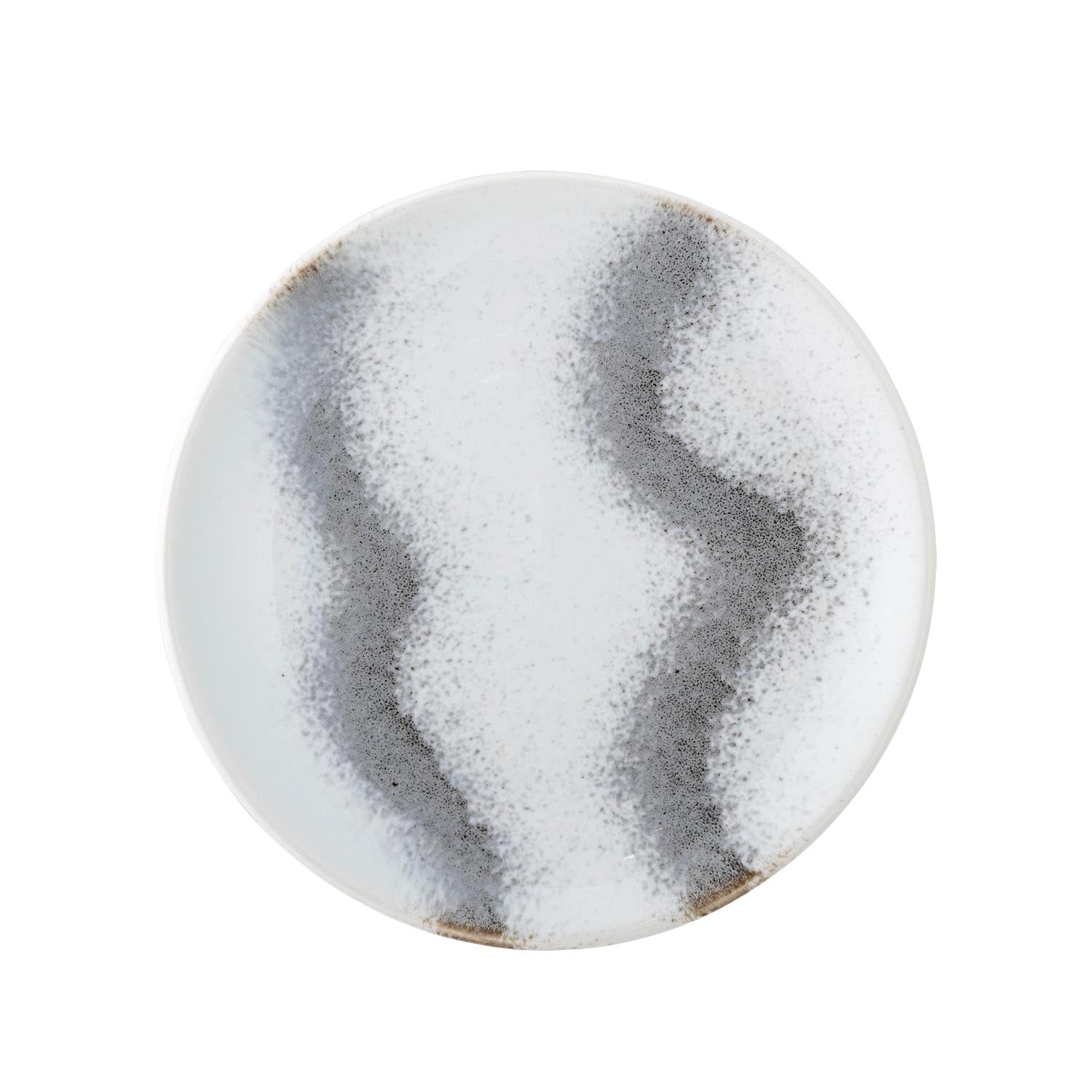 Der graue Paula Teller von Bloomingville aus Steingut überzeugt mit stilvollem Design und ist ideal für moderne Tischdekorationen.