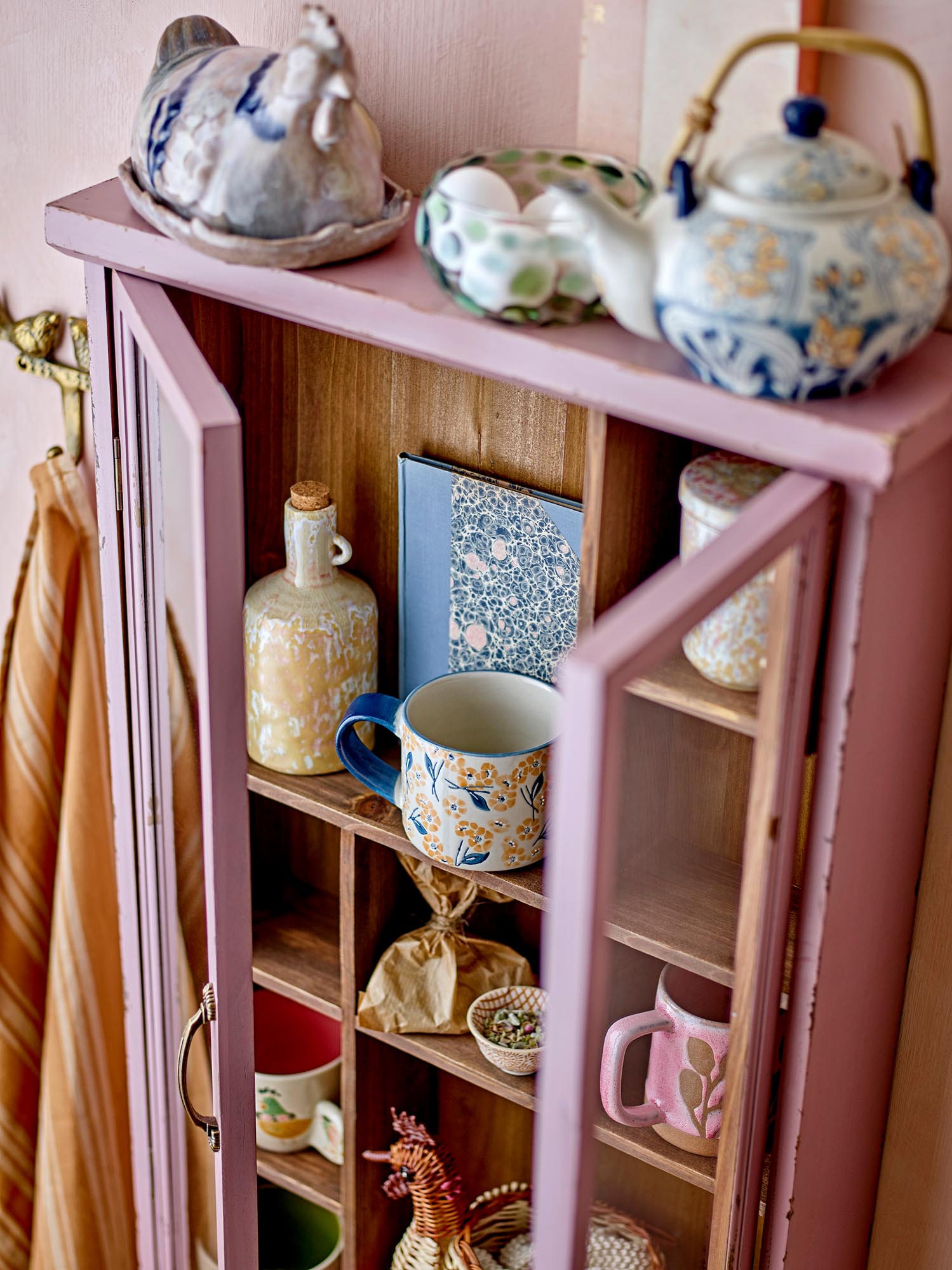 Eleganter Myah Becher aus blauem Steingut von Creative Collection, ideal für stilvolle Getränke.