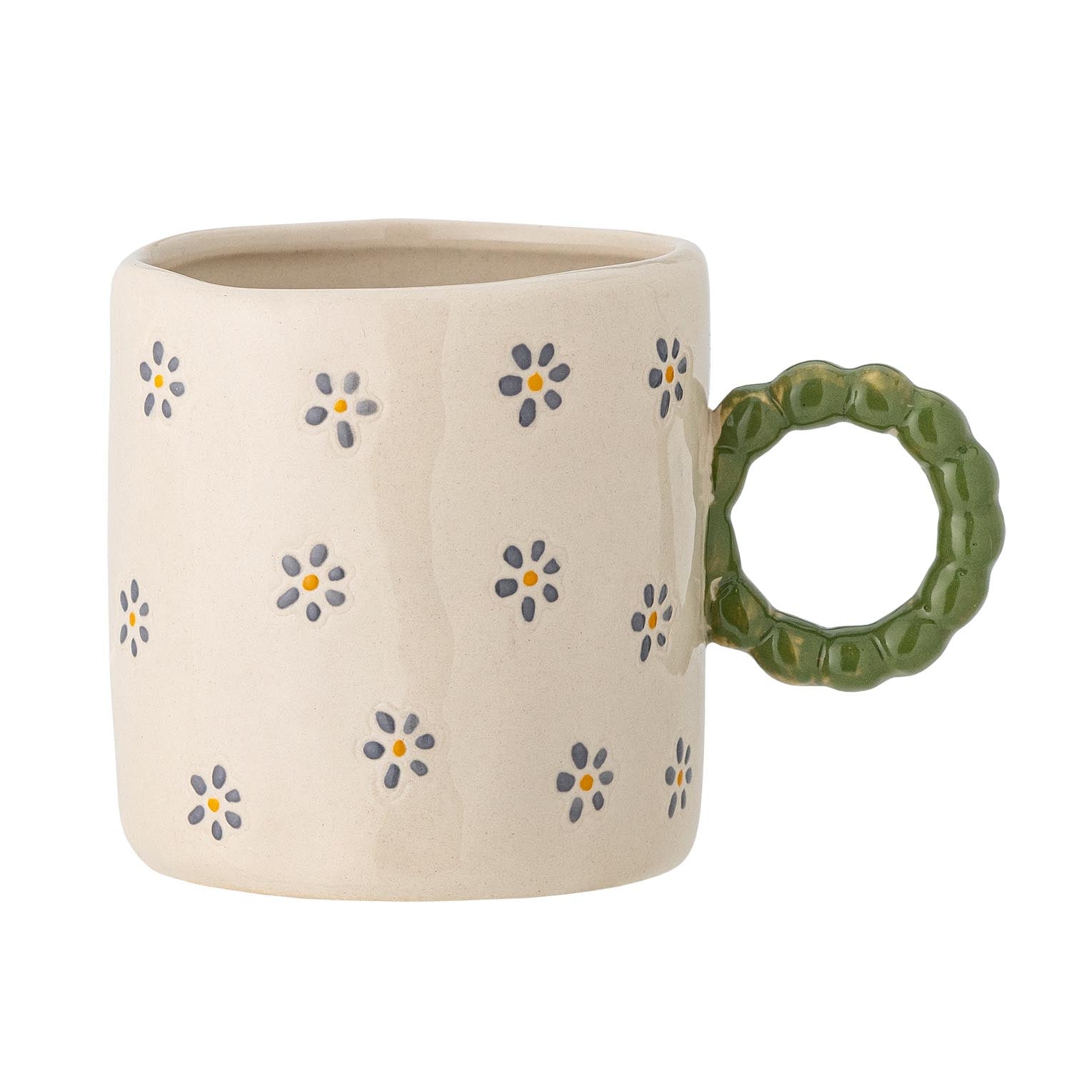 Die Dorthea Tasse aus weissem Steingut von Bloomingville MINI vereint robustes Material mit handbemaltem Charme für täglichen Genuss.