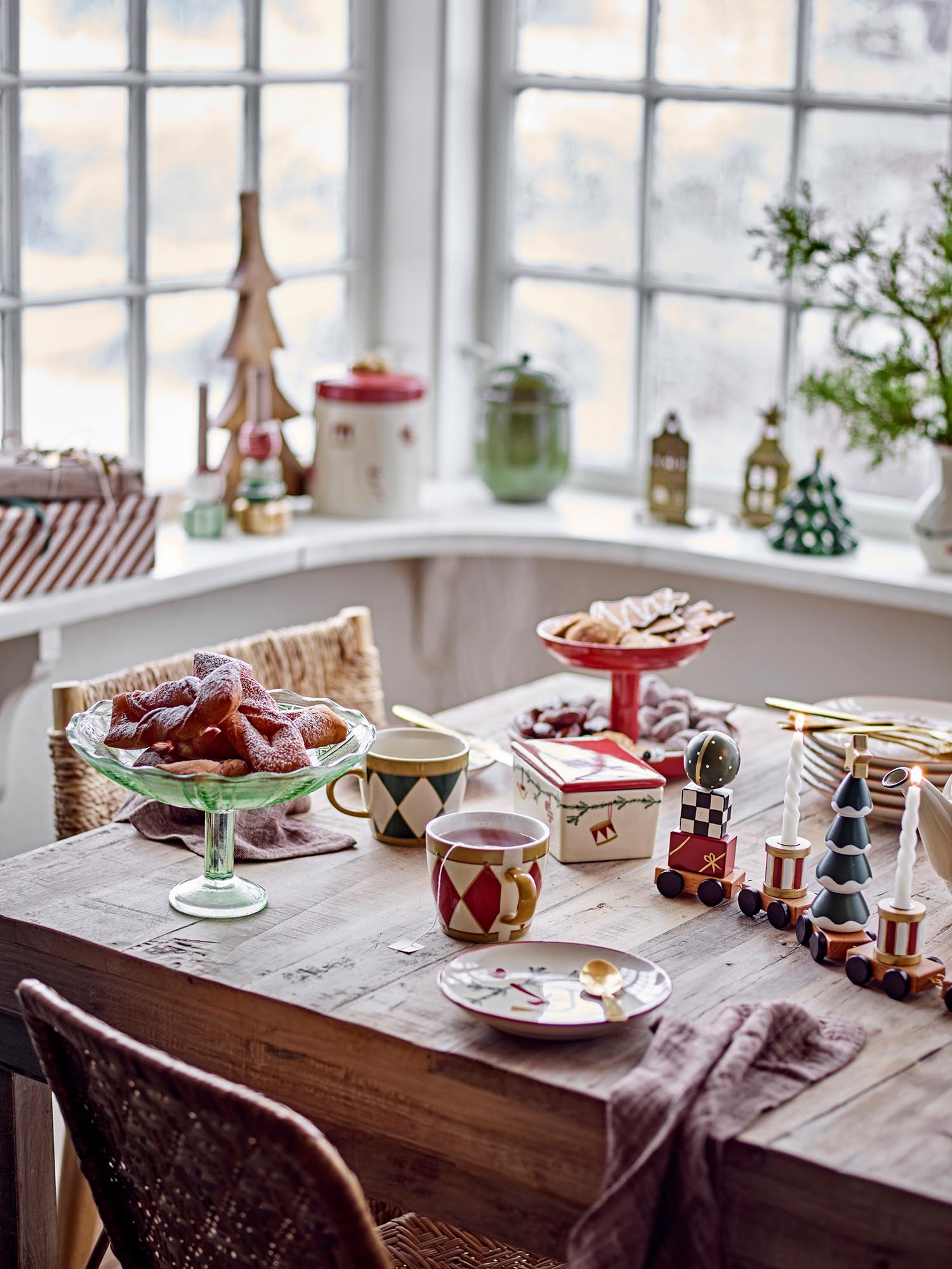 Vadim Deko von Bloomingville: Elegante grüne Dekoration aus FSC®100% zertifiziertem MDF, perfekt für umweltbewusste Wohnräume.