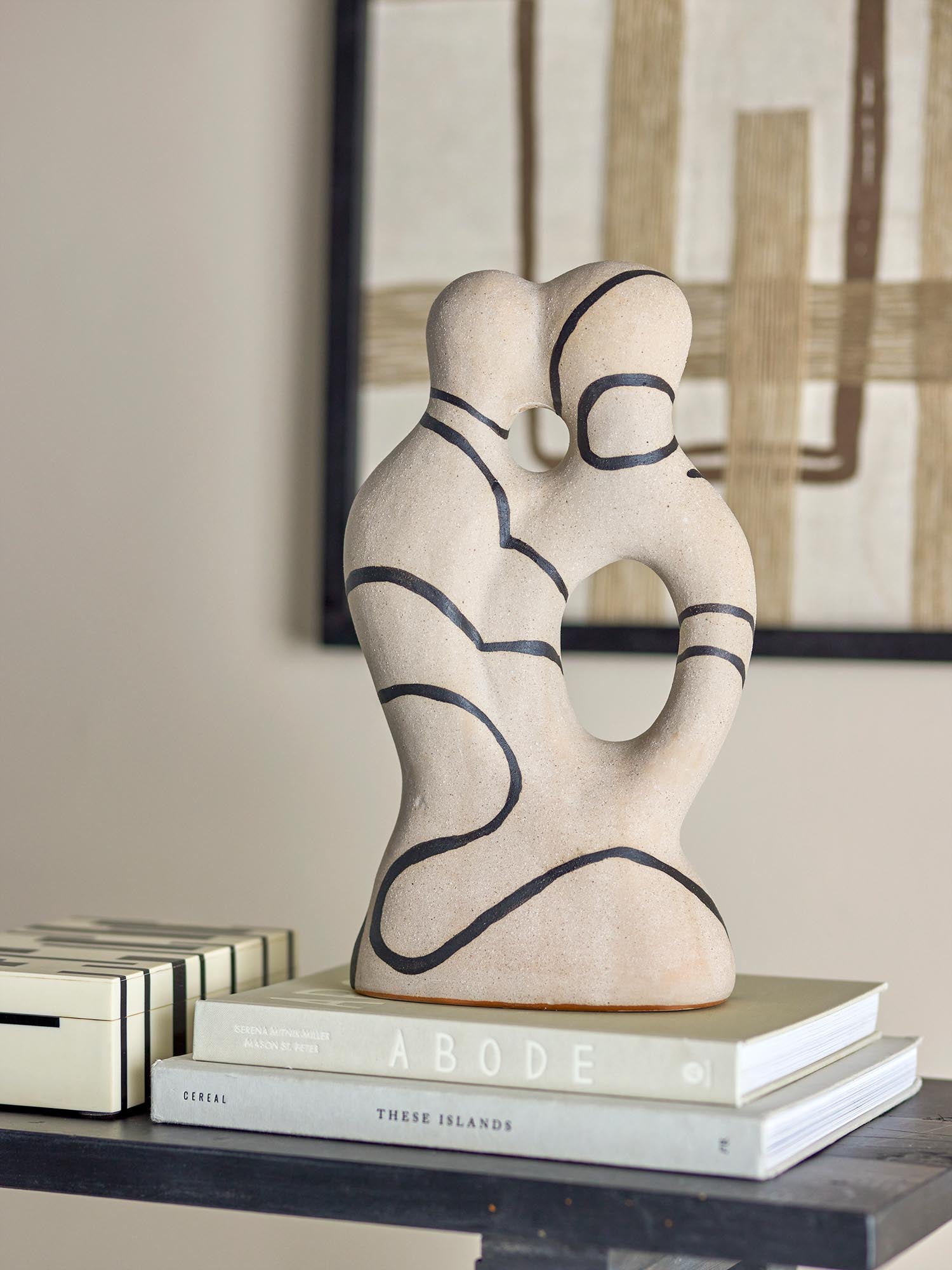 Eugenie Deko aus Steingut in natürlichem Design von Bloomingville, ideal für stilvolle und moderne Wohnraumdekoration.