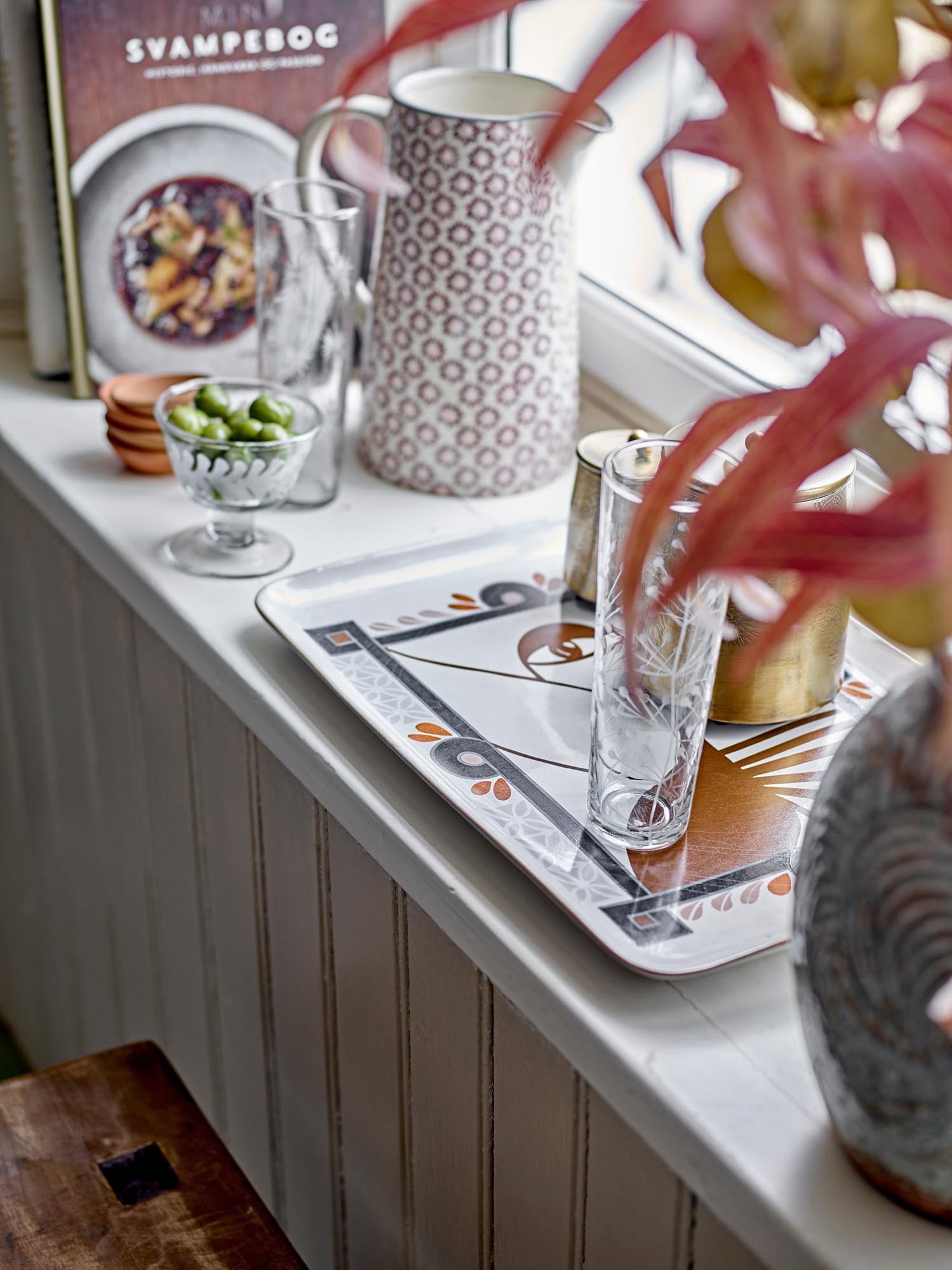 Elegante Steingut-Servierplatte in Blau mit nordischem Design, ideal für stilvolles Servieren und Dekorieren.