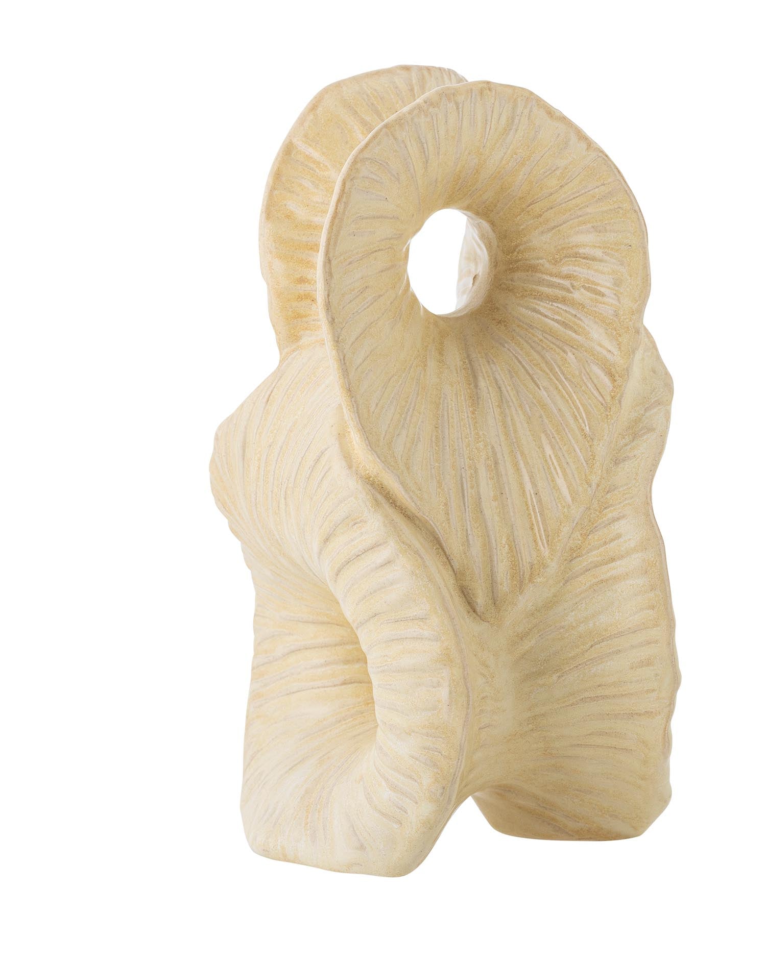 Das Fabien Steingut-Dekor von Bloomingville besticht durch sein natürliches Design und ist perfekt für moderne Wohnräume geeignet.