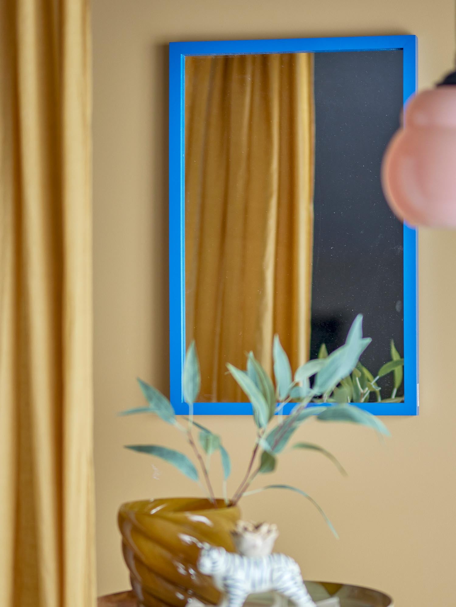 Moderner Atle Wandspiegel von Bloomingville in Blau, gefertigt aus MDF, ideal für stilvolle Wohnräume.