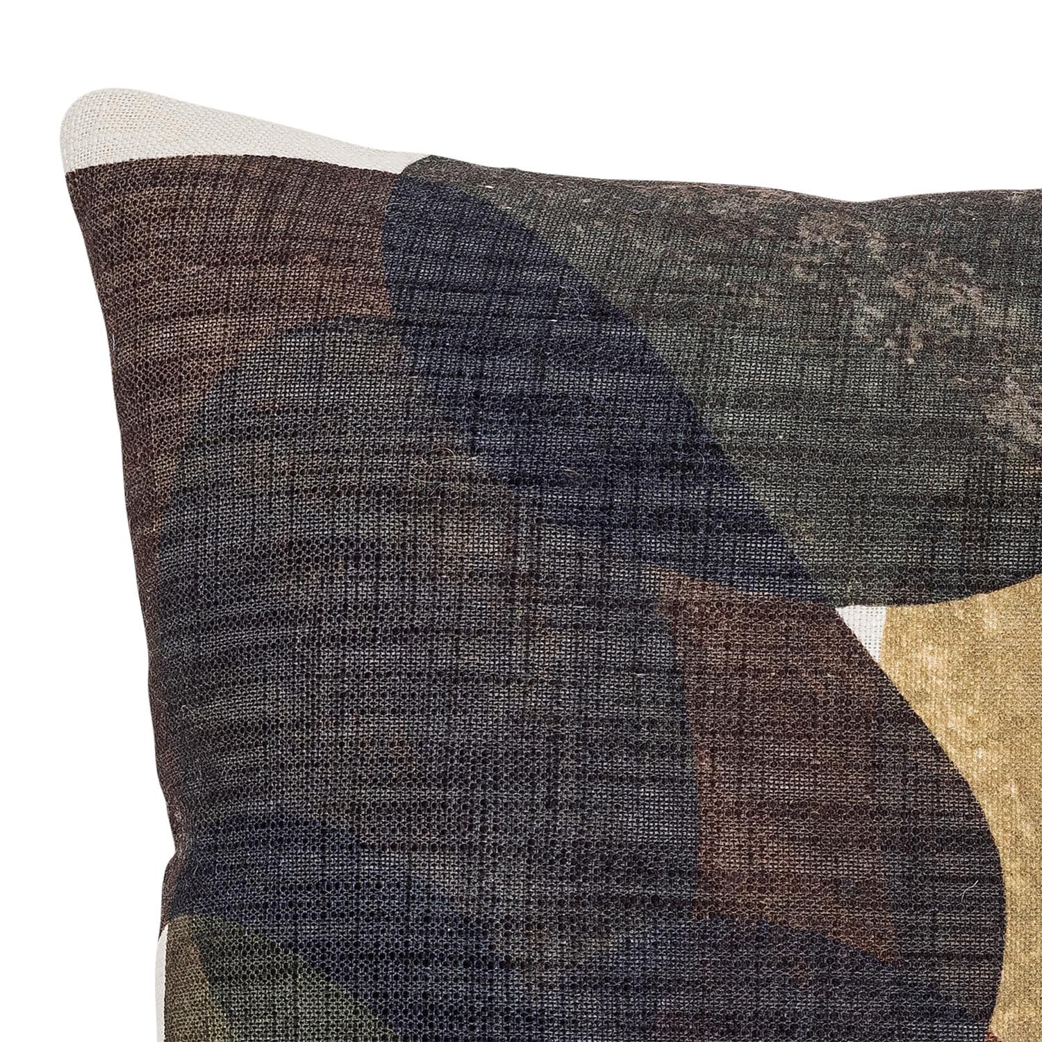 Das Arona Kissen von Bloomingville in Braun aus Polyester ist ein stilvolles und gemütliches Accessoire für Ihr Zuhause.