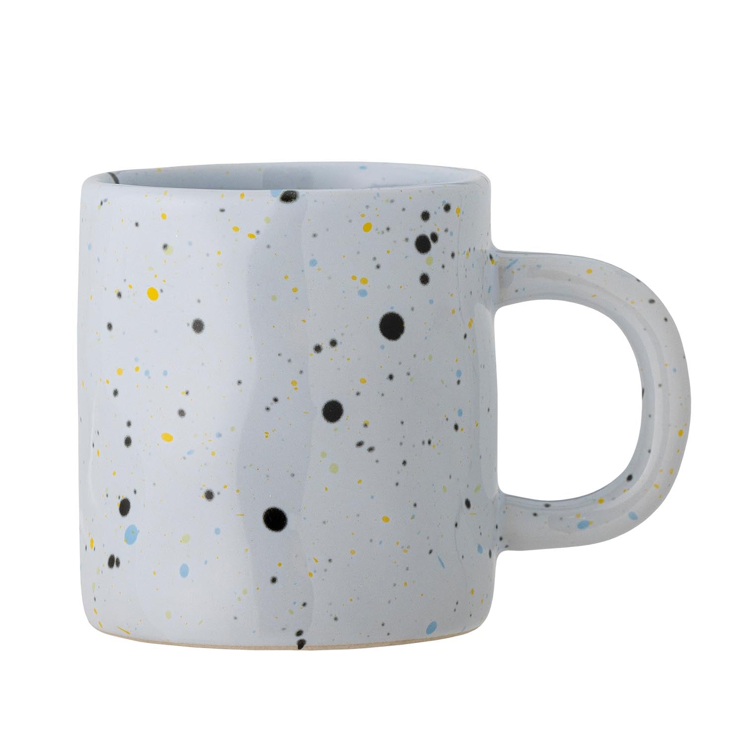 Die Sprinkle Tasse von Bloomingville: Elegantes Steingut mit blauer Glasur und Punktmuster, ideal für heisse Getränke, spülmaschinenfest.
