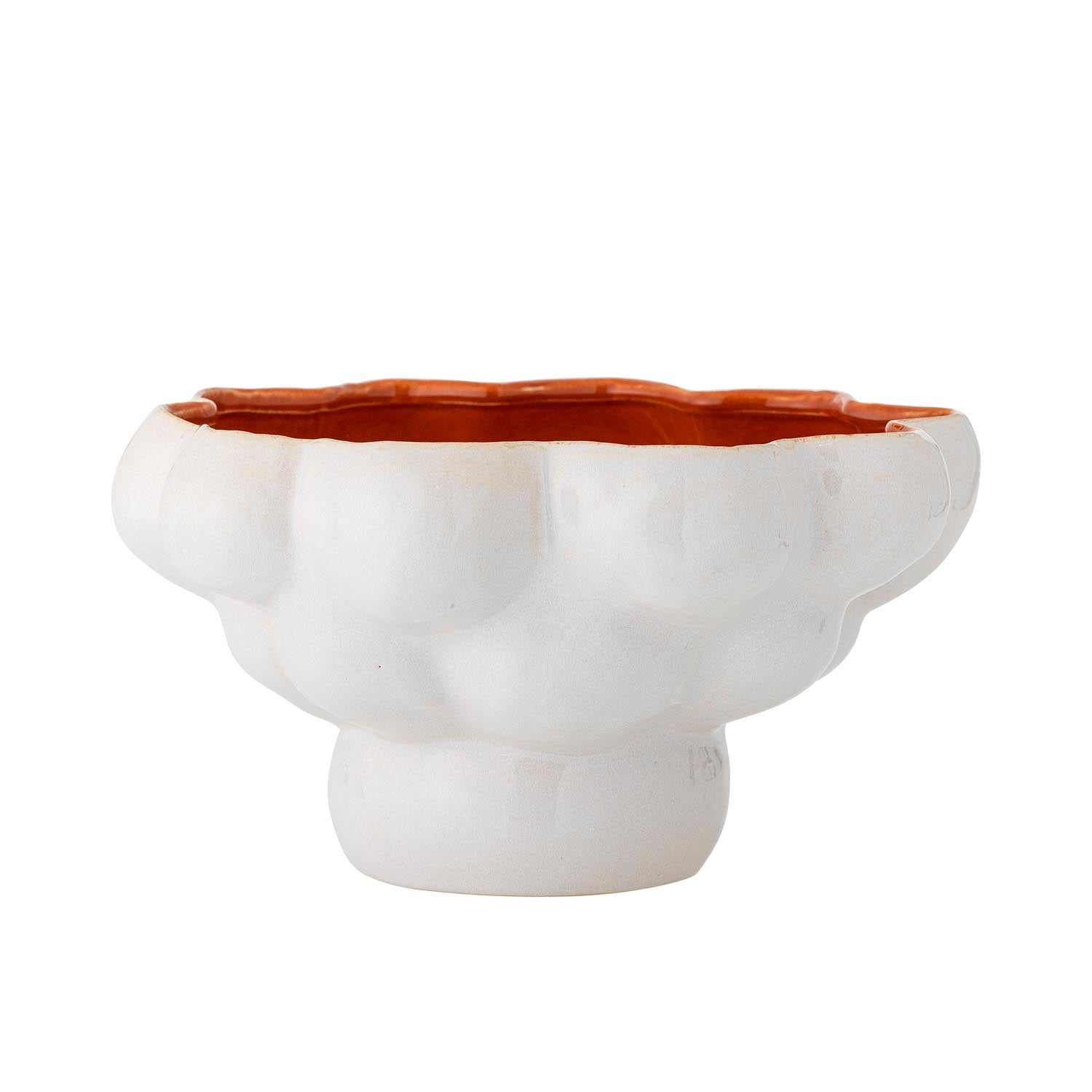 Die weisse Valkyrie Schale von Bloomingville aus Steingut überzeugt mit stilvollem Design und exzellenter Qualität.