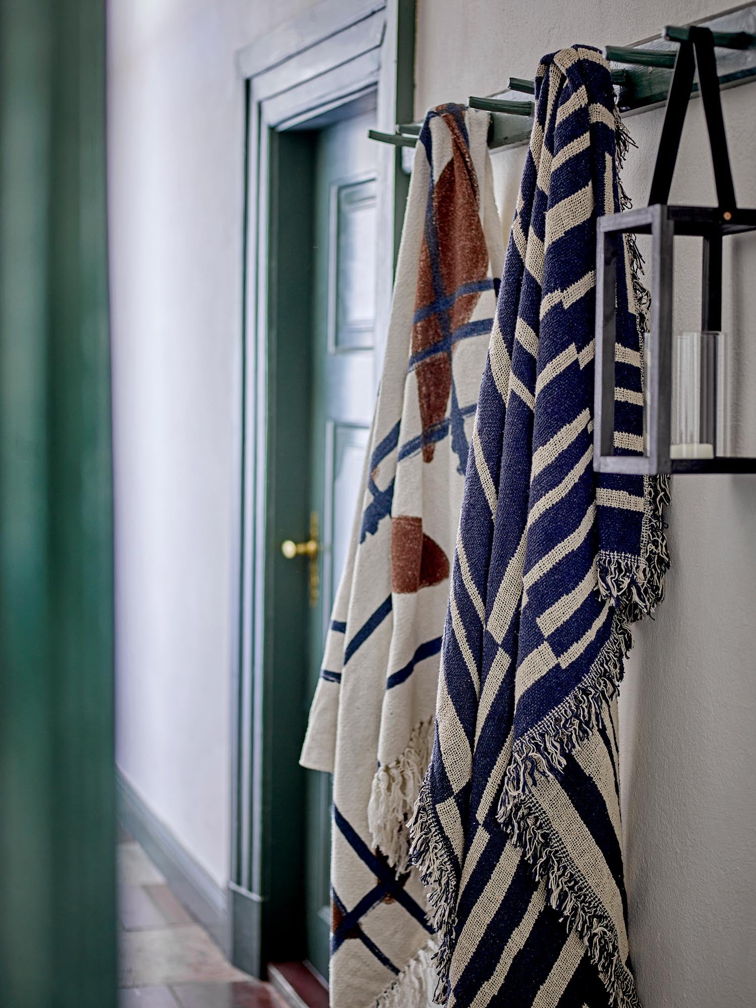 Die Imperia Decke aus recycelter Baumwolle in Natur von Bloomingville ist nachhaltig, stilvoll und gemütlich.