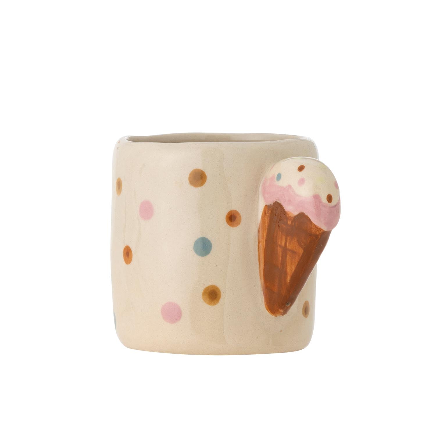 Die Creamy Tasse von Bloomingville Mini aus natürlichem Steingut ist robust, stilvoll und ideal für Kinder im Alltag.