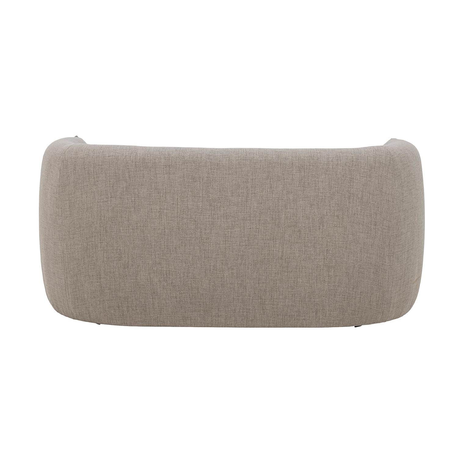 Das Bacio Sofa von Bloomingville vereint nachhaltigen Komfort mit elegantem Design, gefertigt aus recyceltem Polyester in Natur.