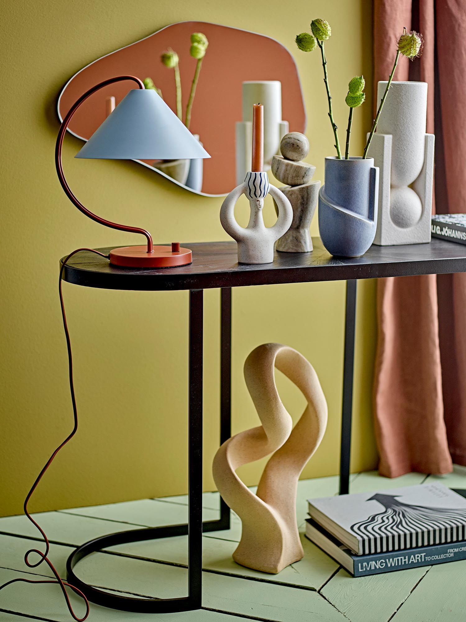 Eleganter Wandspiegel Aimie von Bloomingville, silberner Rahmen, aus Glas, ideal für moderne Wohnräume, stilvoll und funktional.