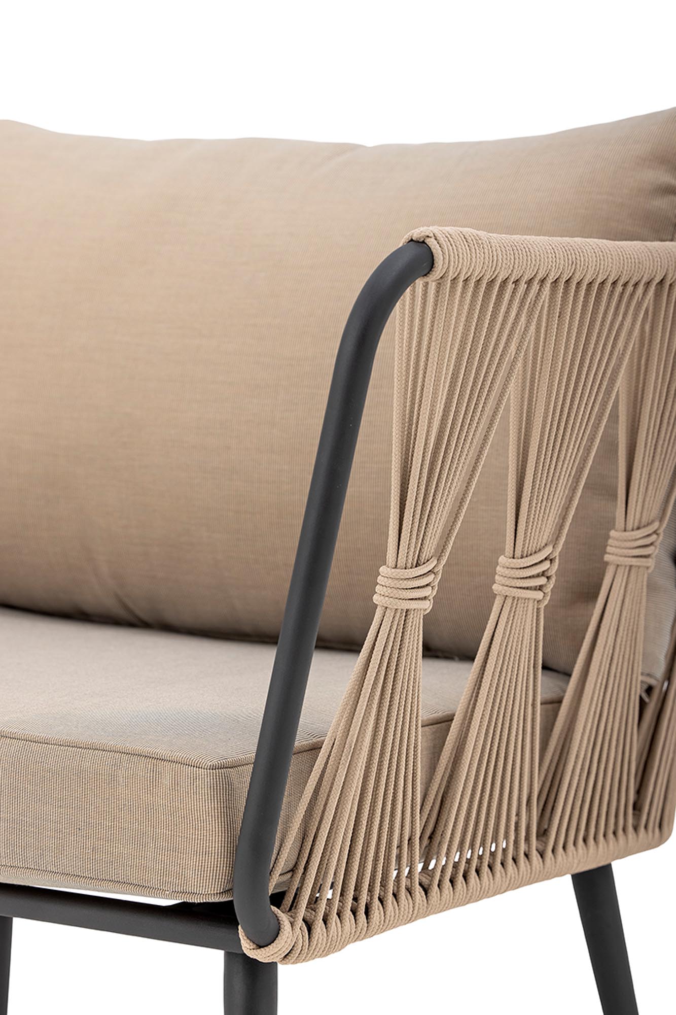 Eleganter Pavone Loungesessel von Bloomingville in Braun, aus robustem Metall gefertigt. Perfekt für stilvolle Entspannung im Freien.