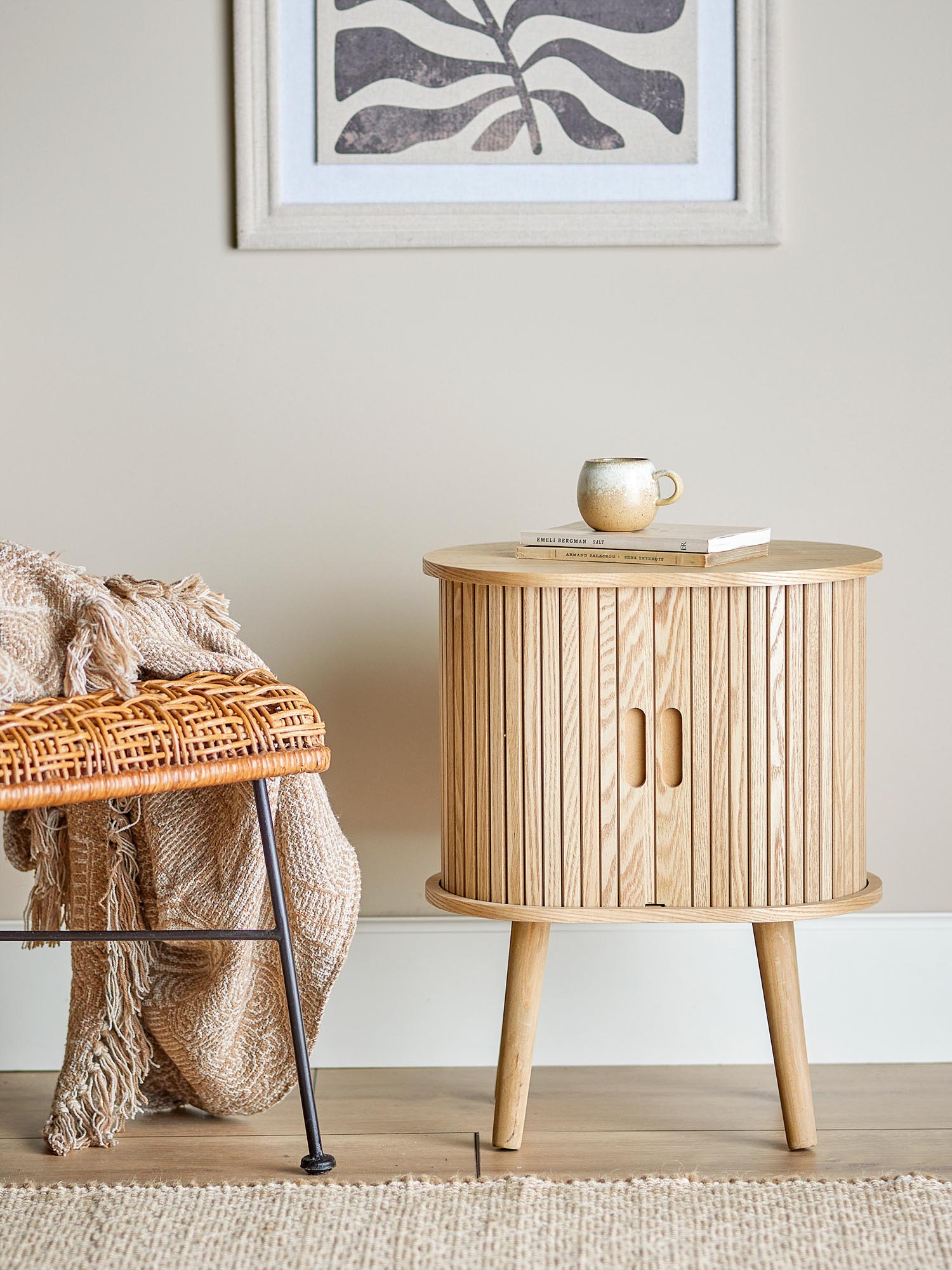 Das Salento Kabinett von Bloomingville aus natürlichem MDF vereint Funktionalität und skandinavische Eleganz.