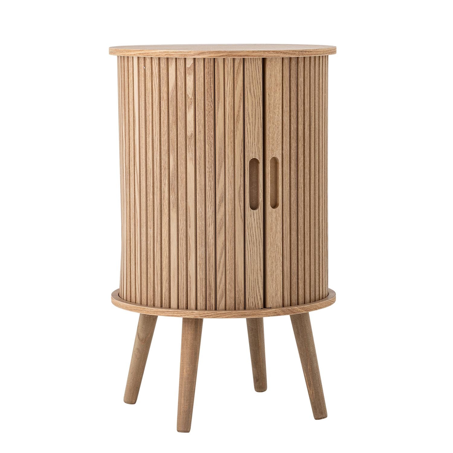 Das Salento Kabinett von Bloomingville aus natürlichem MDF vereint Funktionalität und skandinavische Eleganz.