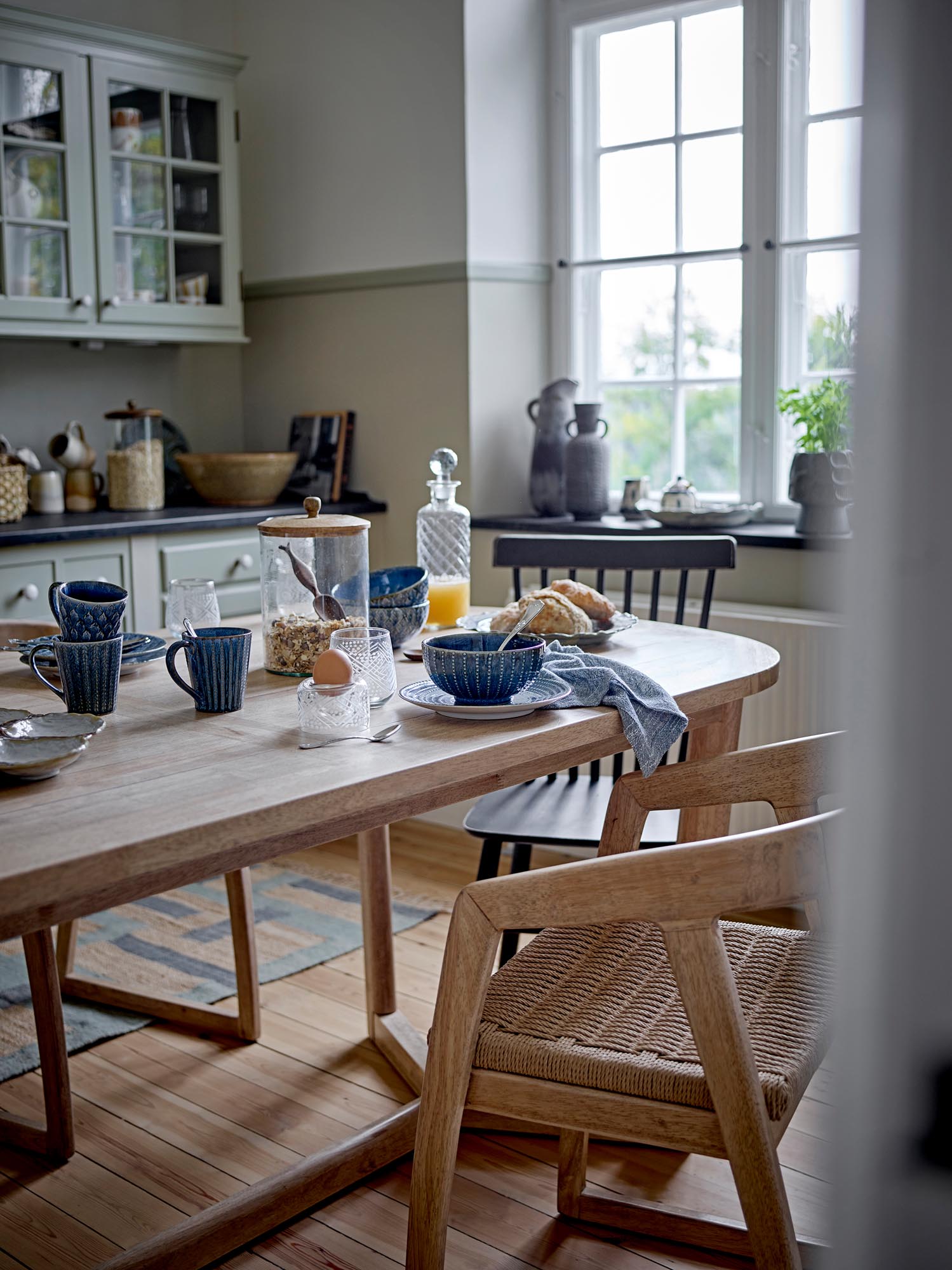 Eleganter Esszimmerstuhl aus Gummibaumholz in Natur, ideal für stilvolle Wohnräume, von Creative Collection.