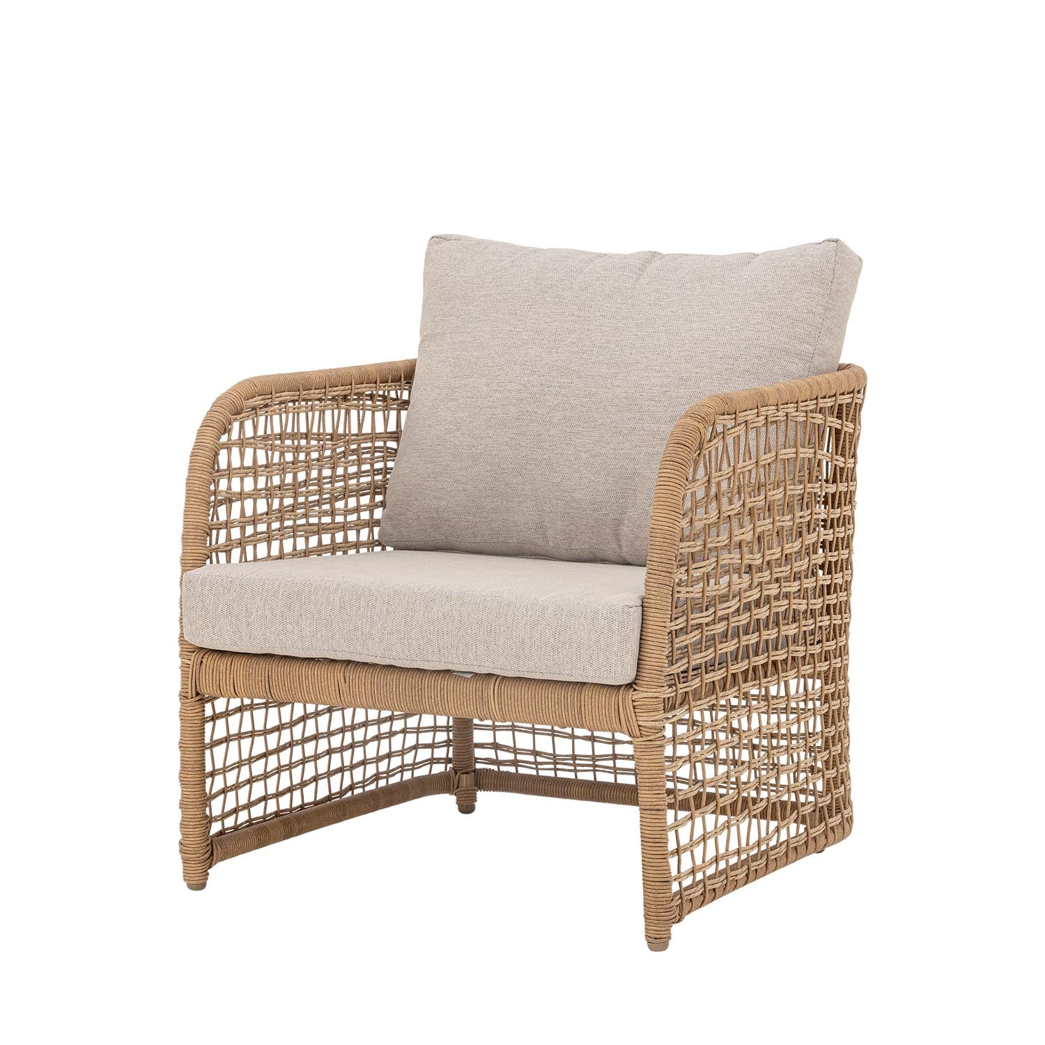 Stilvoller Penzano Loungesessel aus natürlichem Polyrattan von Bloomingville, perfekt für gemütliche und elegante Wohnbereiche.