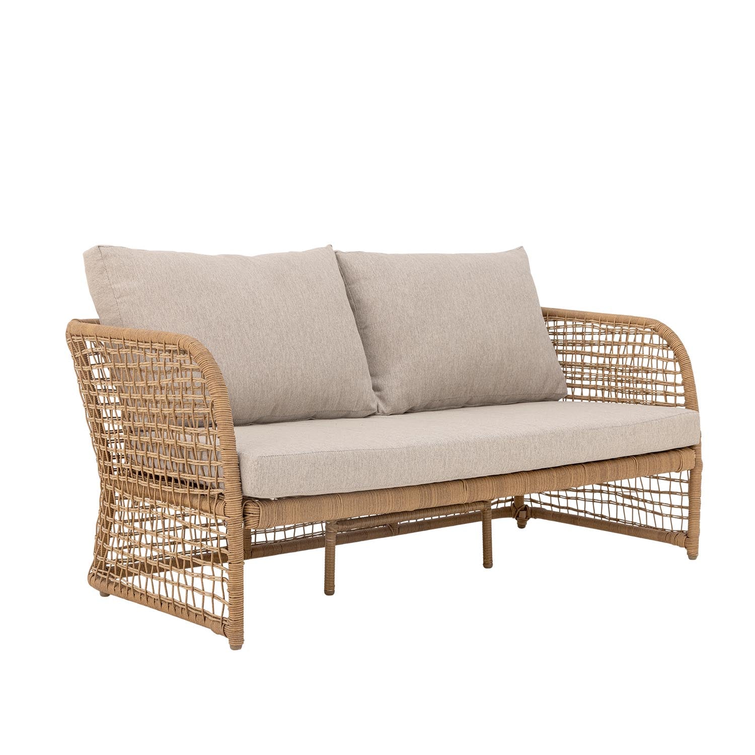 Das Penzano Sofa aus natürlichem Polyrattan von Bloomingville bietet stilvollen Komfort für drinnen und draussen.