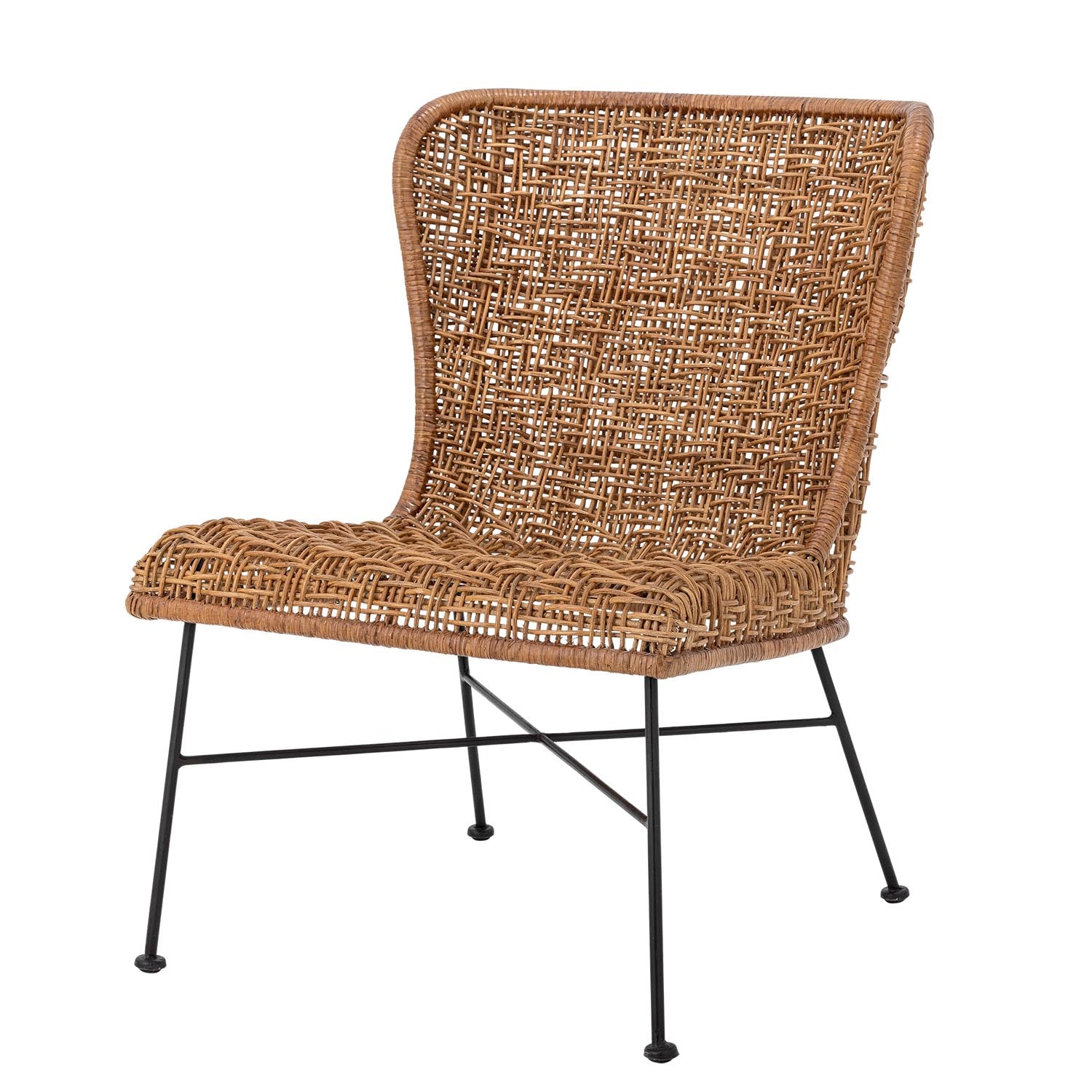 Der Somme Loungesessel von Bloomingville aus natürlichem Rattan vereint modernes Design mit gemütlichem Sitzkomfort.