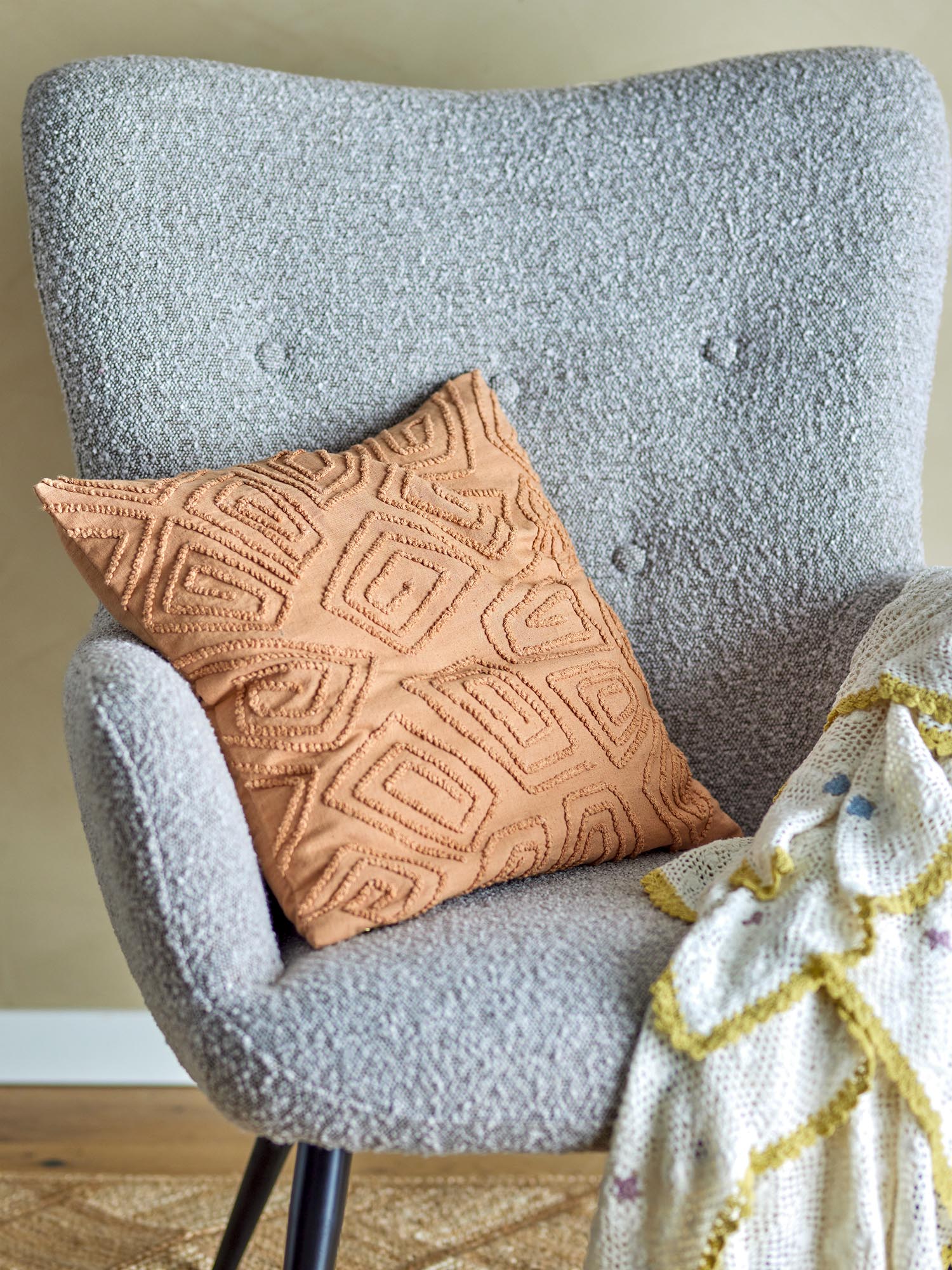 Das Watton Kissen von Bloomingville in Braun aus Baumwolle bietet stilvollen Komfort und passt perfekt in jedes Wohnambiente.