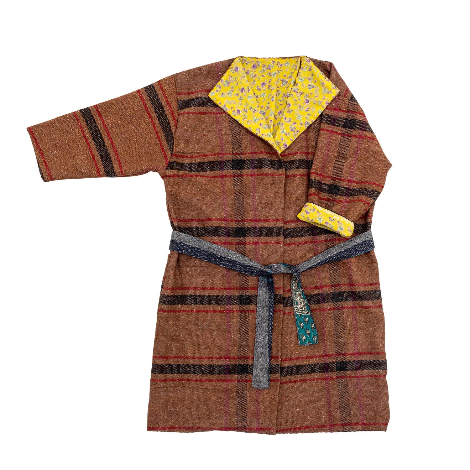 Eleganter brauner Rieti Kimono aus nachhaltigen, upcycelten Materialien von Creative Collection, ideal für umweltbewusste Mode.