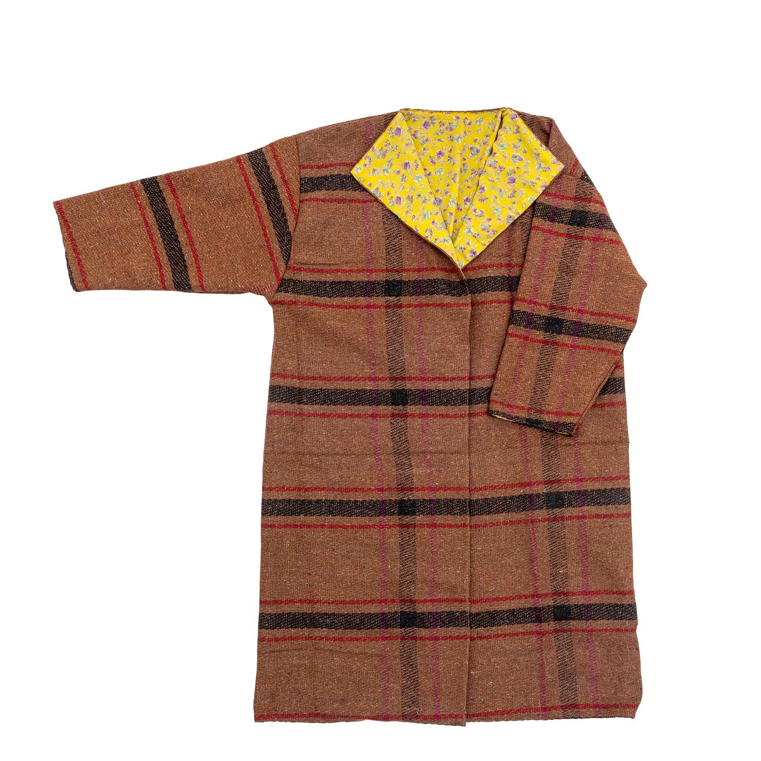 Stilvoller brauner Rieti Kimono aus upcycelten Materialien von Creative Collection, perfekt für nachhaltige und bewusste Mode.