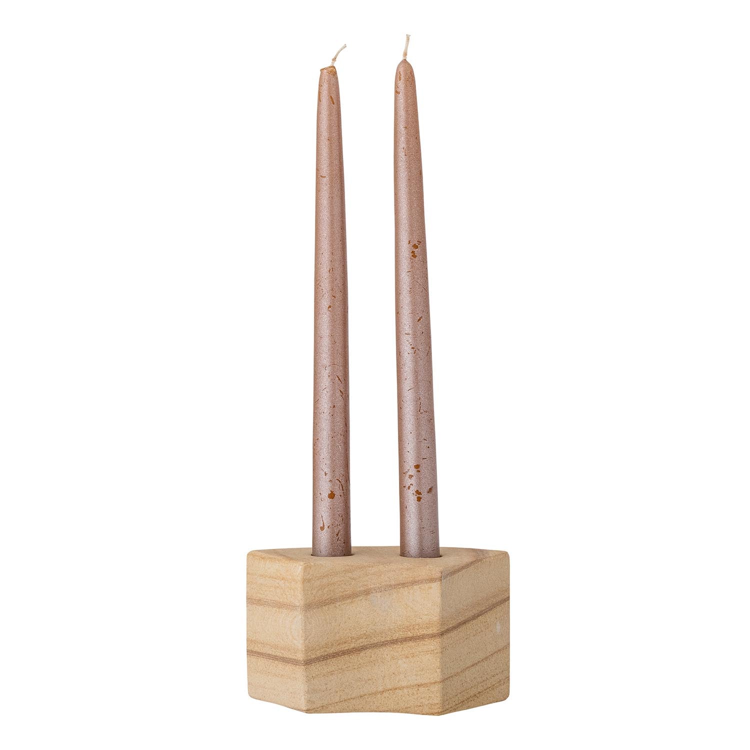 Der Florida Kerzenhalter von Bloomingville aus Sandstein überzeugt mit natürlichem Charme und passt perfekt in moderne Wohnräume.