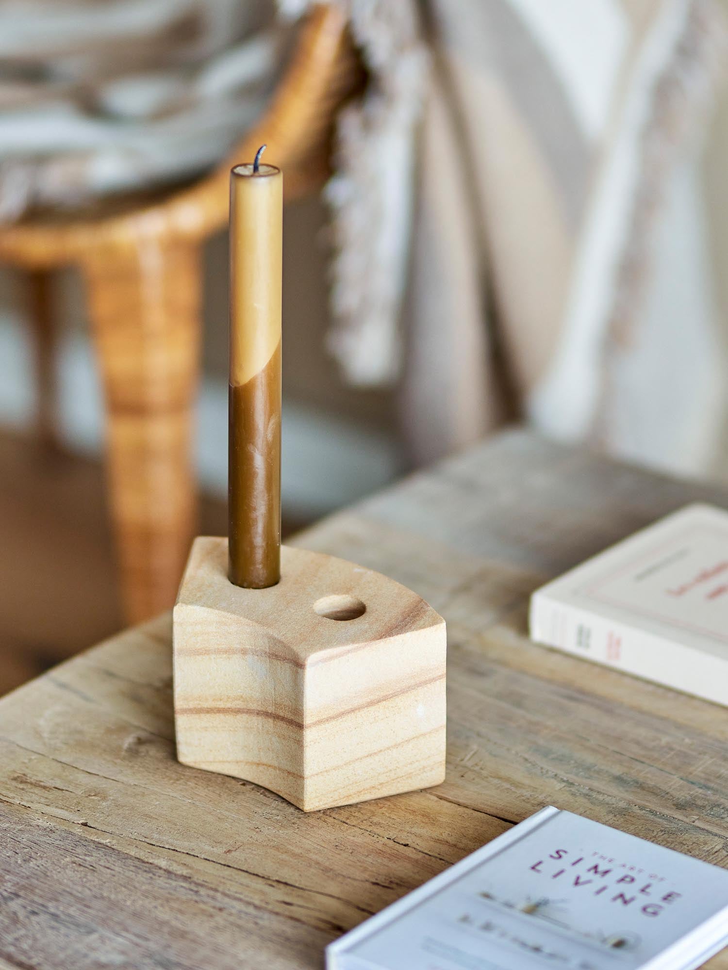 Stilvoller Florida Kerzenhalter aus Sandstein von Bloomingville, perfekt für eine natürliche und elegante Wohnatmosphäre.