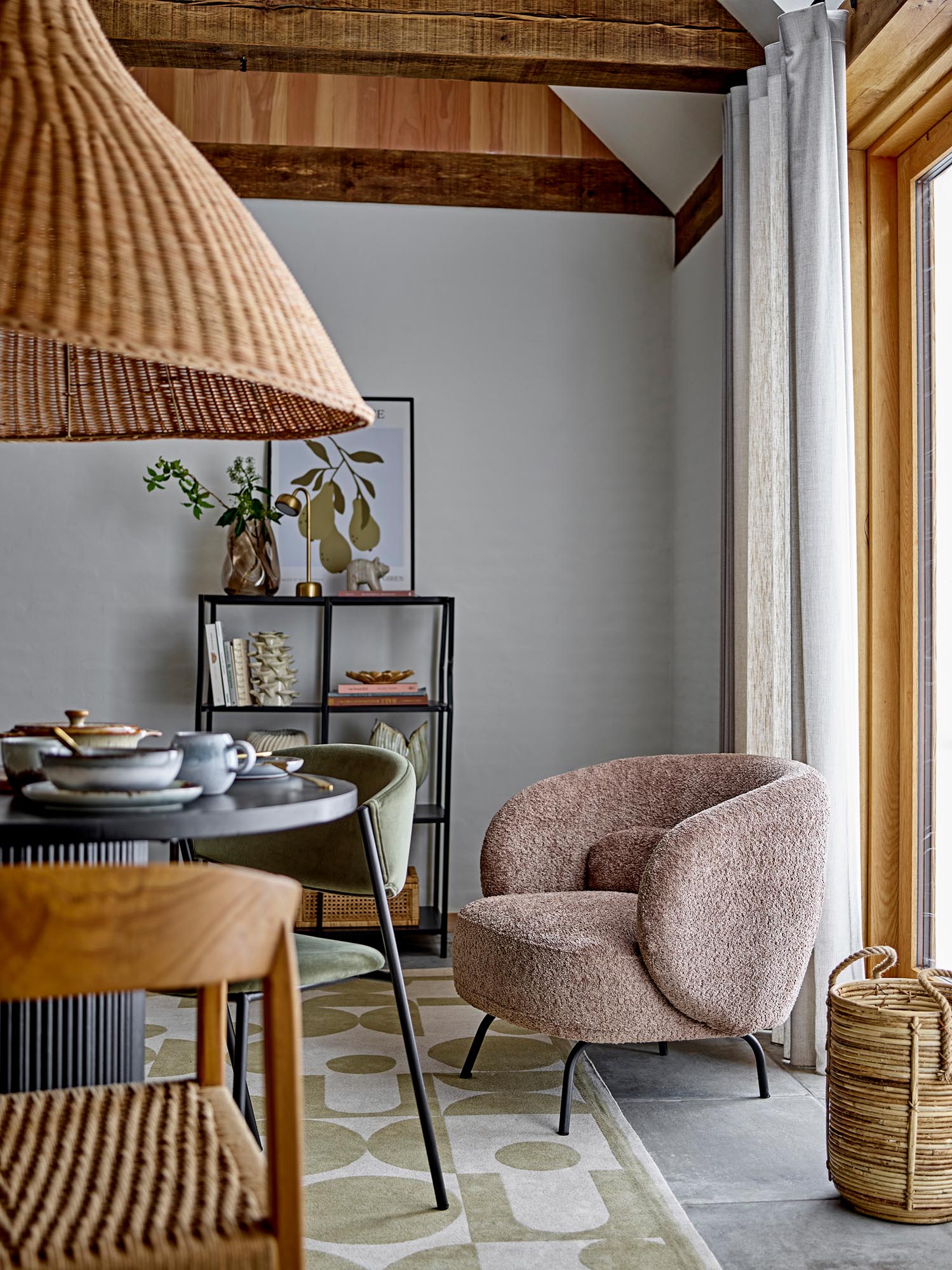 Elegante, tragbare Lampe aus Messing, skandinavisches Design, dimmbar, ideal für drinnen und draussen, inkl. Ladestation.