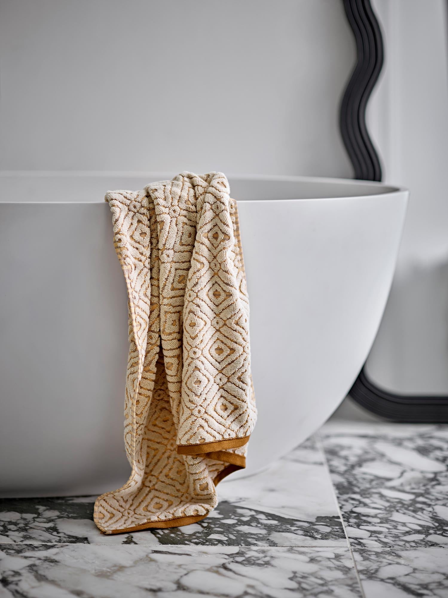 Malou Handtuch aus Natur-Baumwolle, OEKO-TEX® zertifiziert, von Bloomingville. Elegant, umweltfreundlich und angenehm weich.