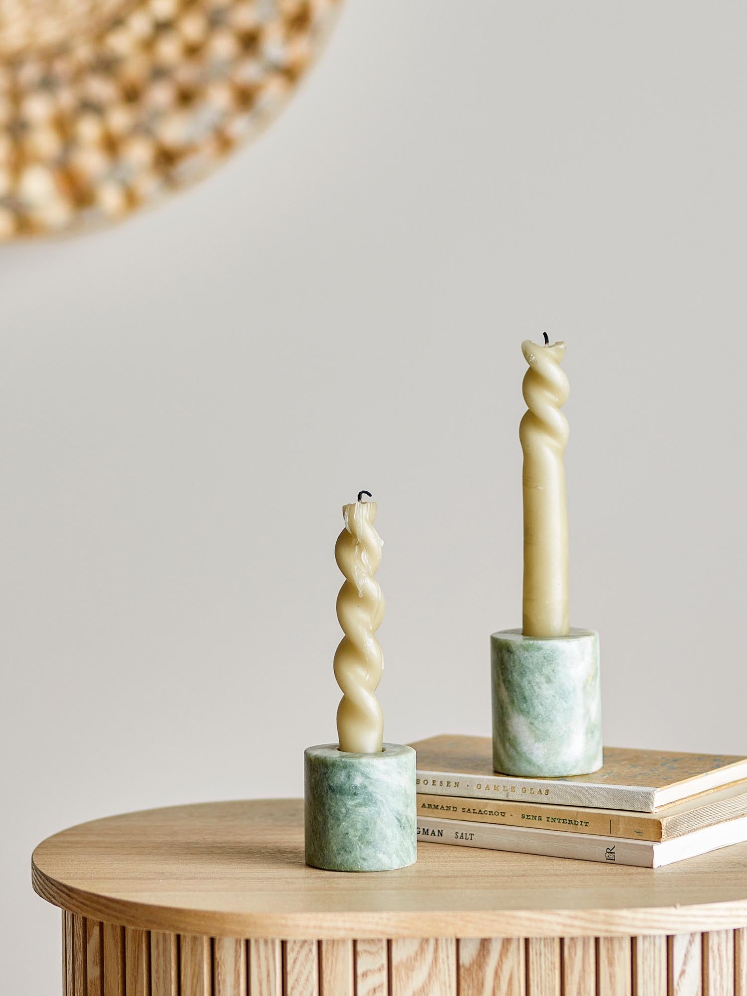 Der Kokoro Kerzenhalter aus grünem Marmor von Bloomingville vereint skandinavische Eleganz mit natürlicher Schönheit.
