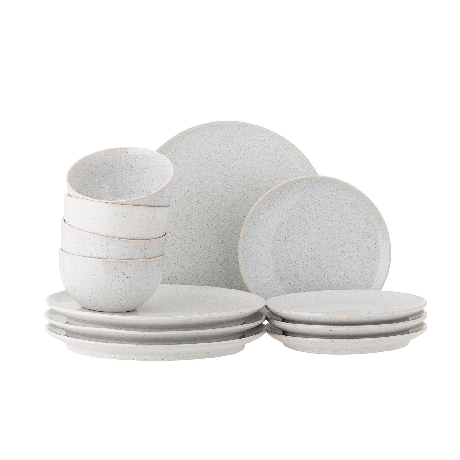 Elegantes Addison Geschirrset aus weissem Steingut von Bloomingville: robust, stilvoll, spülmaschinen- und mikrowellengeeignet.